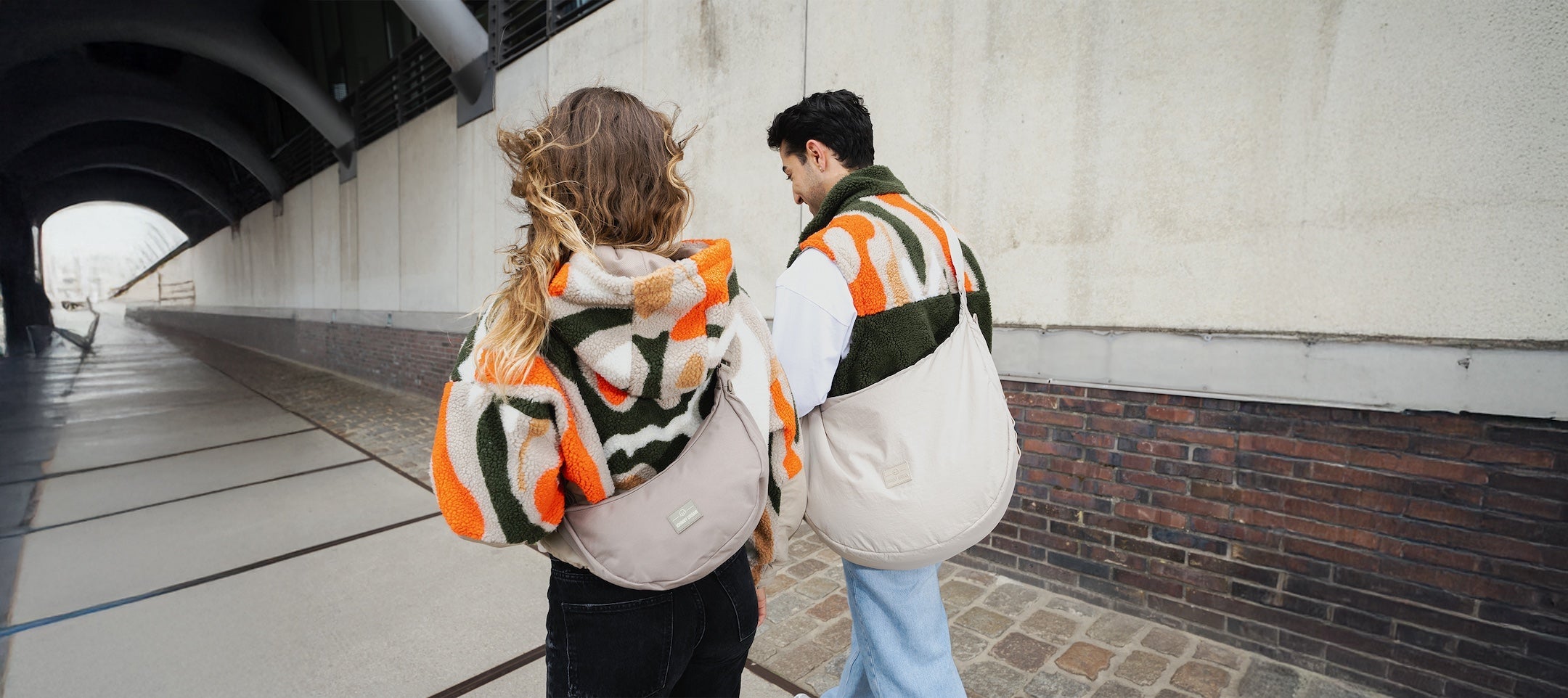 Moderne Half Moon Bags für Damen & Herren.