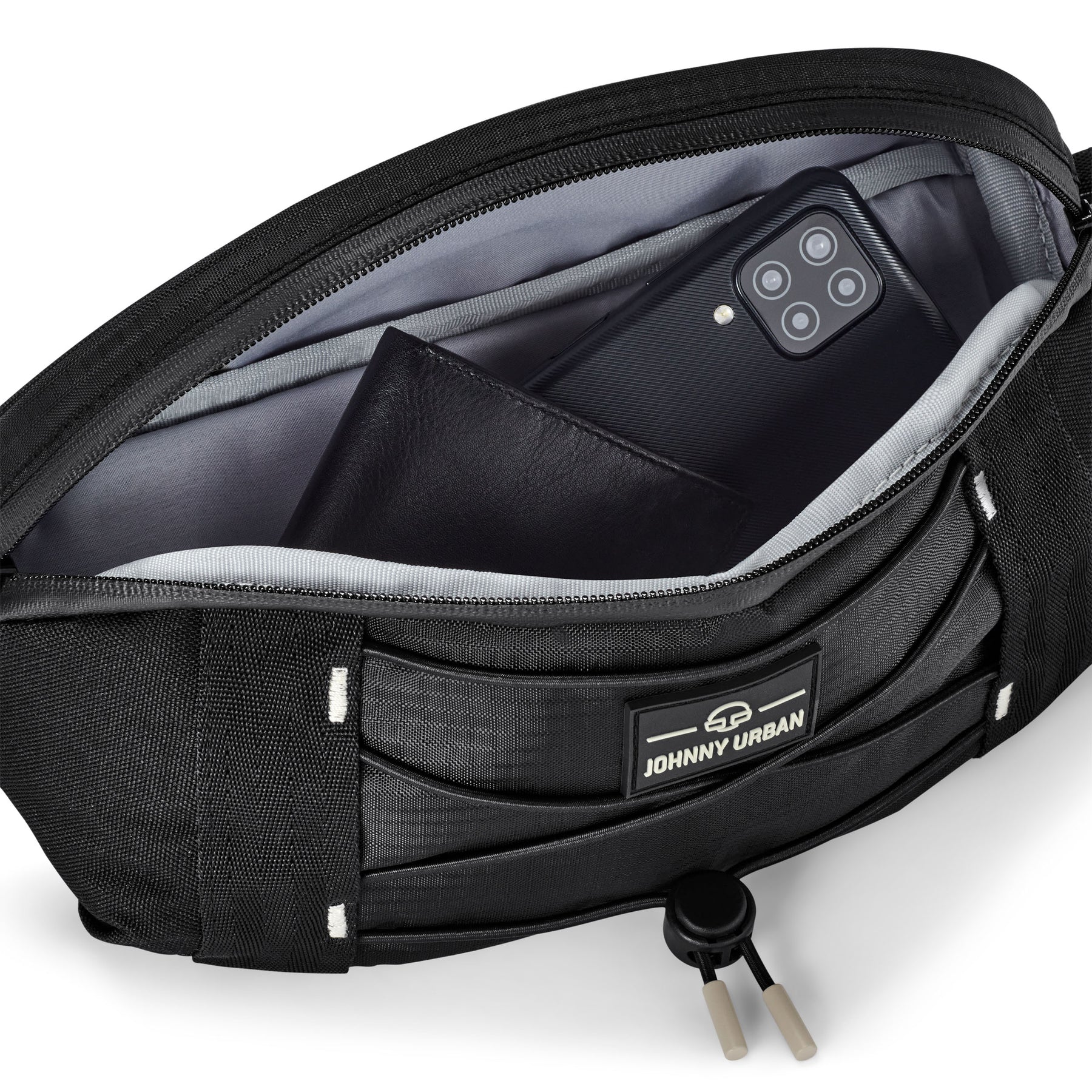 Schwarze Johnny Urban Bauchtasche 'Devin' mit geöffnetem Hauptfach, Smartphone und Geldbörse innen