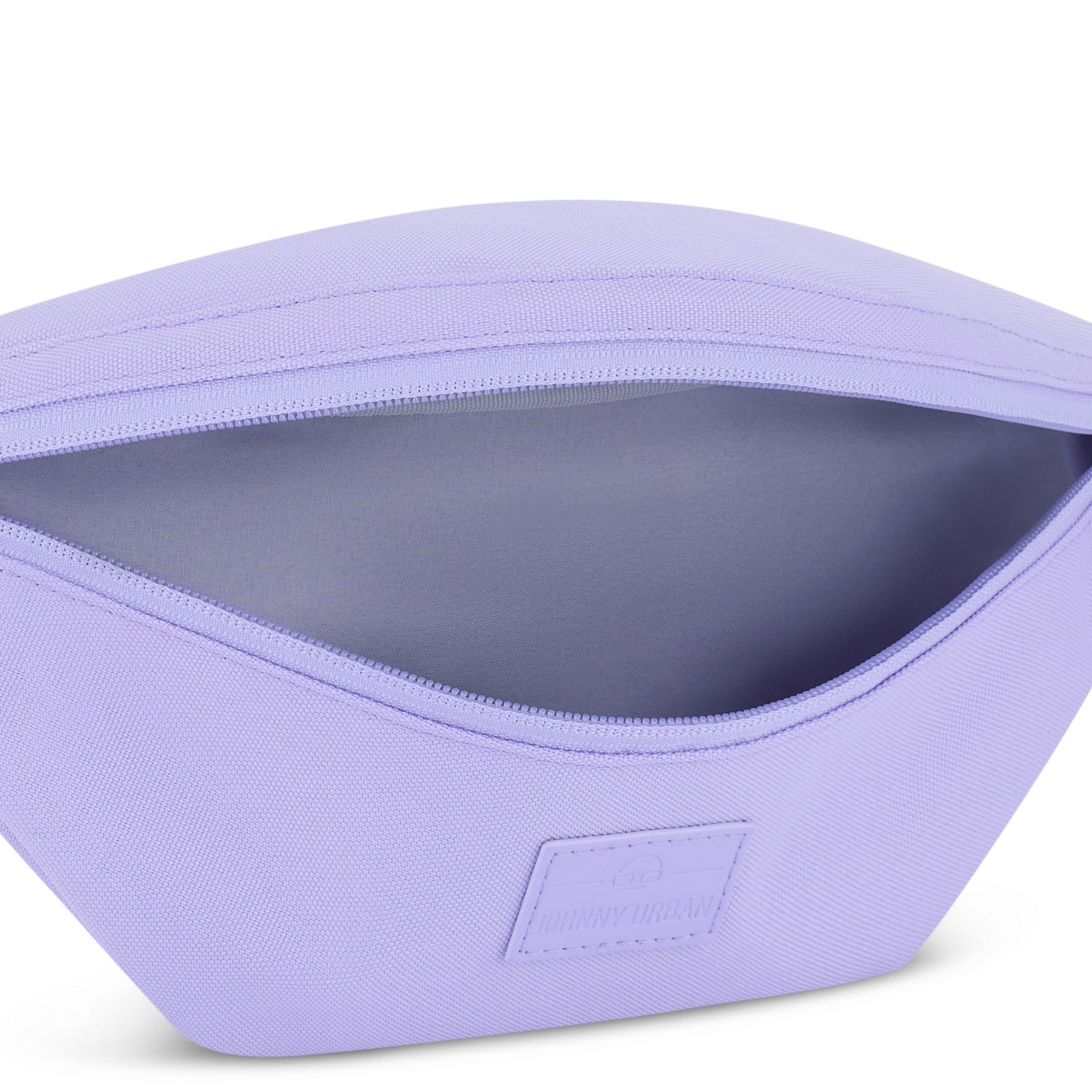 Lila Bauchtasche 'Erik Small' von Johnny Urban mit geöffnetem Reißverschluss und grauem Innenfutter