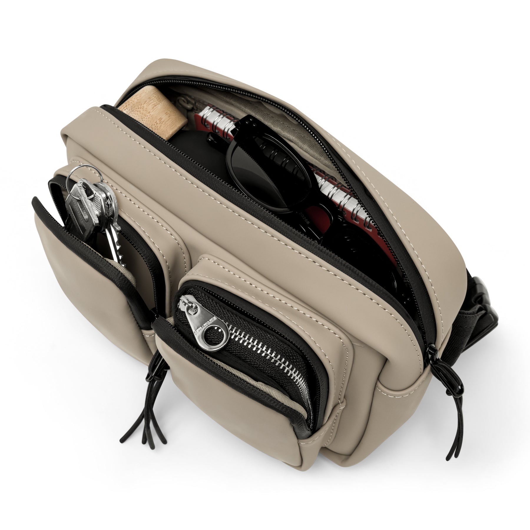 Beige Umhängetasche 'Wesley' mit mehreren Reißverschlusstaschen, Schlüsselbund, Sonnenbrille und Notizbuch innen