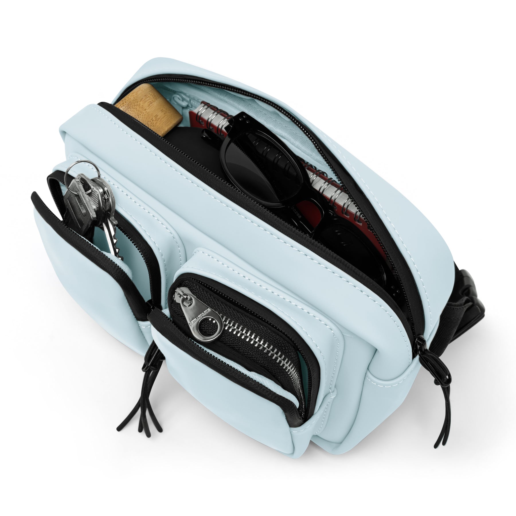 Johnny Urban Umhängetasche 'Wesley' in eisblau mit mehreren Außentaschen und Schlüsselanhänger