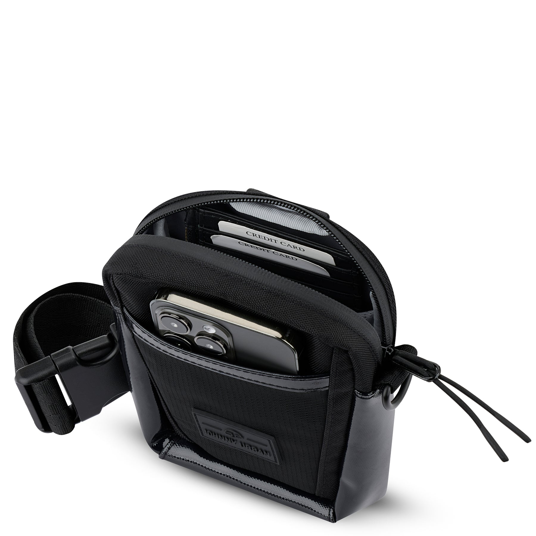 Schwarze Umhängetasche 'Lex' von Johnny Urban mit Smartphone und Kreditkartenfächern
