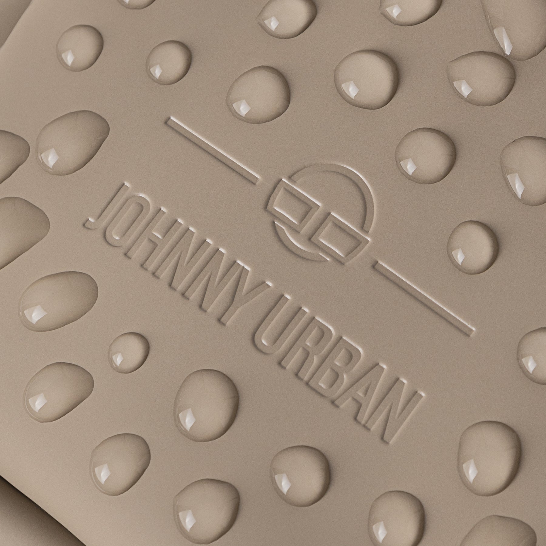 Wasserabweisendes Material der Johnny Urban Umhängetasche 'Wesley' in Beige mit Wassertropfen