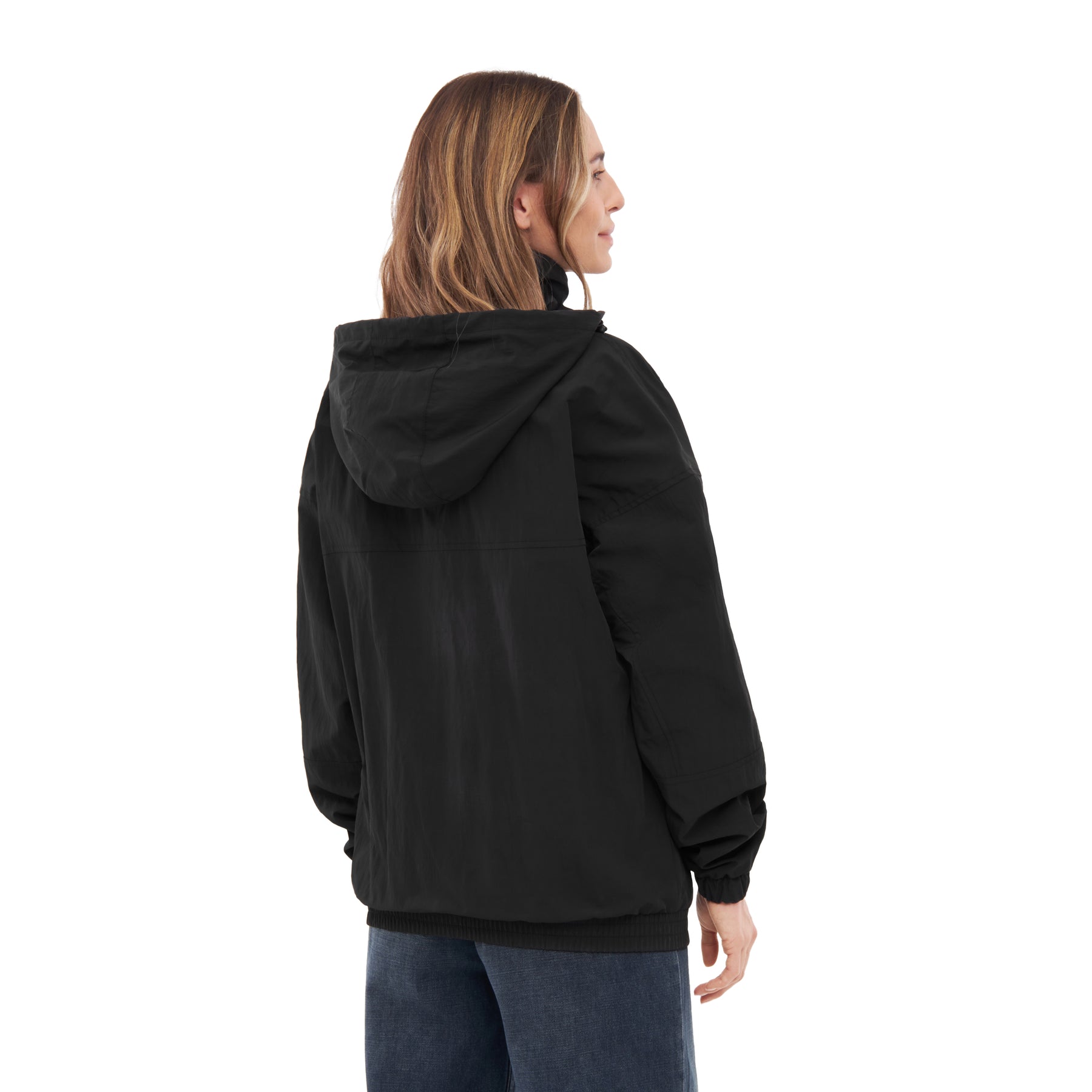 Frau trägt schwarze Übergangsjacke 'Lennon' mit Kapuze, Rückansicht