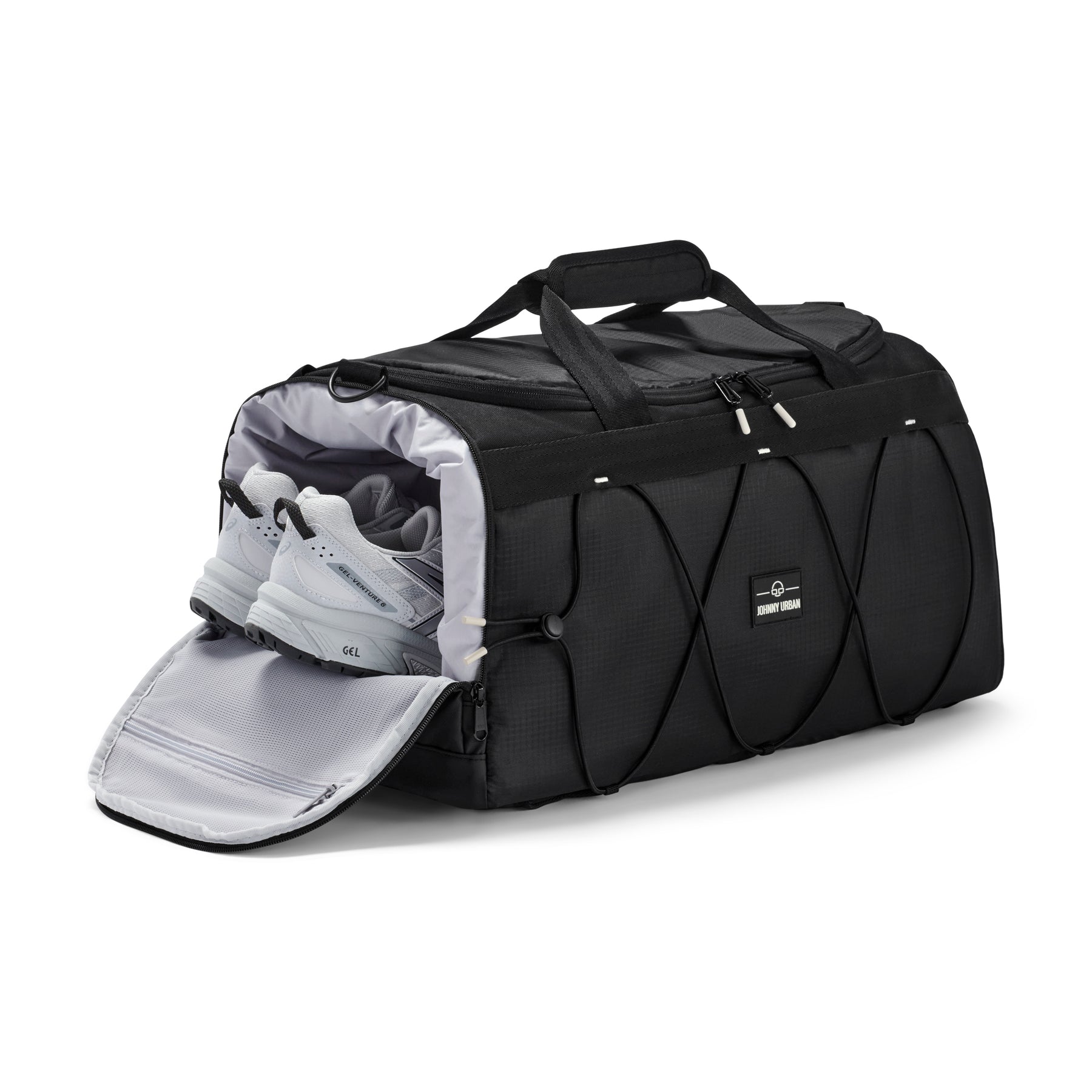Schwarze Duffle-Tasche 'Shawn Medium' von Johnny Urban mit separatem Schuhfach und weißen Sportschuhen