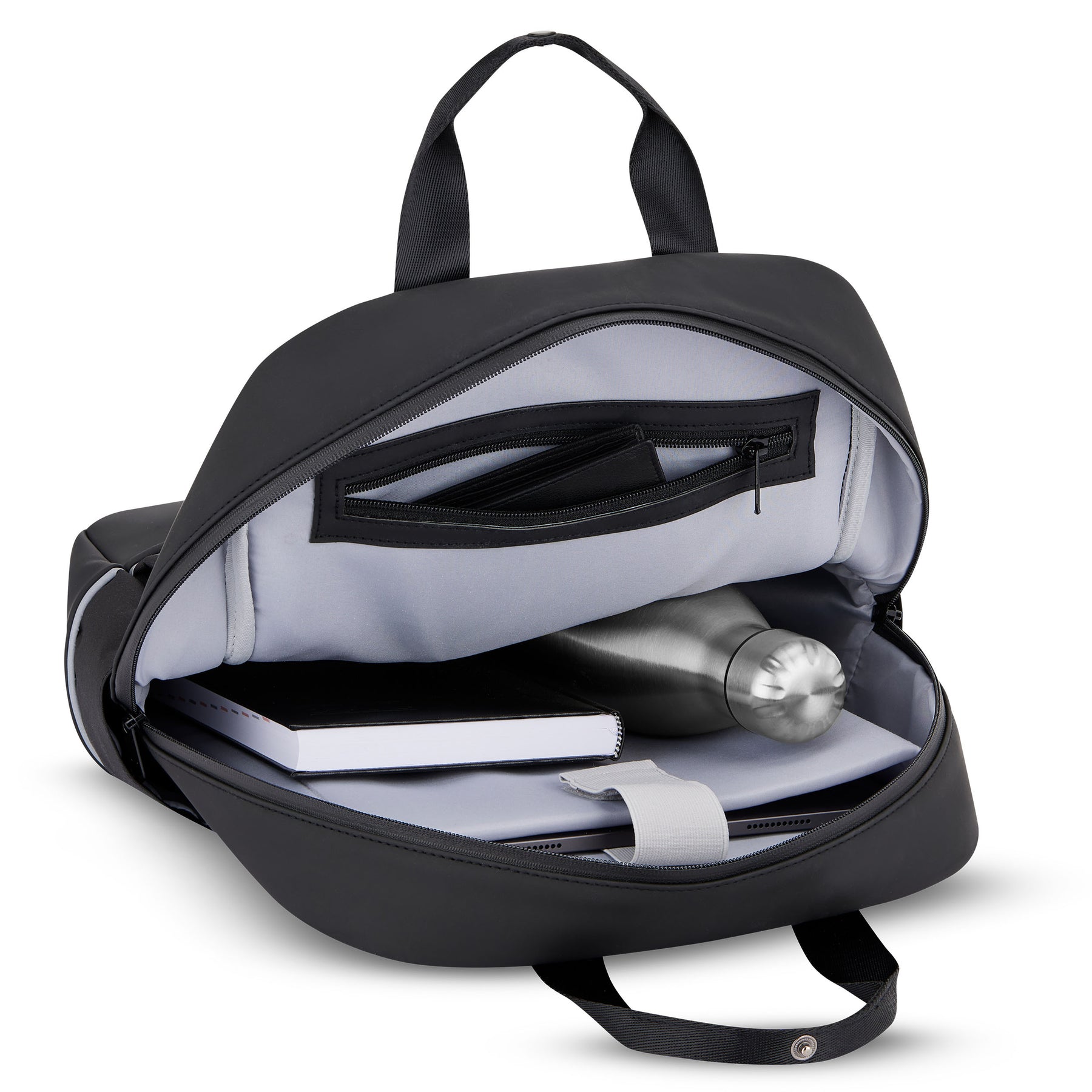 Geöffneter schwarzer Jona Medium Rucksack mit Laptopfach, Notizbuch, Metallflasche und Reißverschlusstasche innen