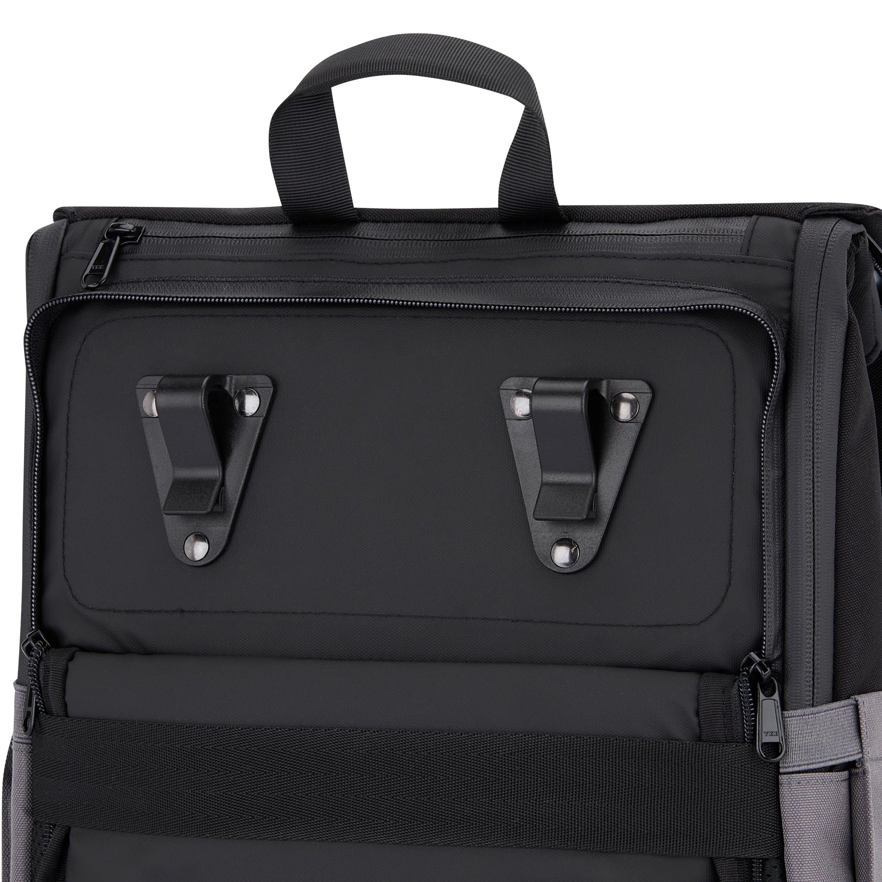 Schwarzer Johnny Urban Fahrradrucksack 'Mika' mit zwei Metallclips und Griff