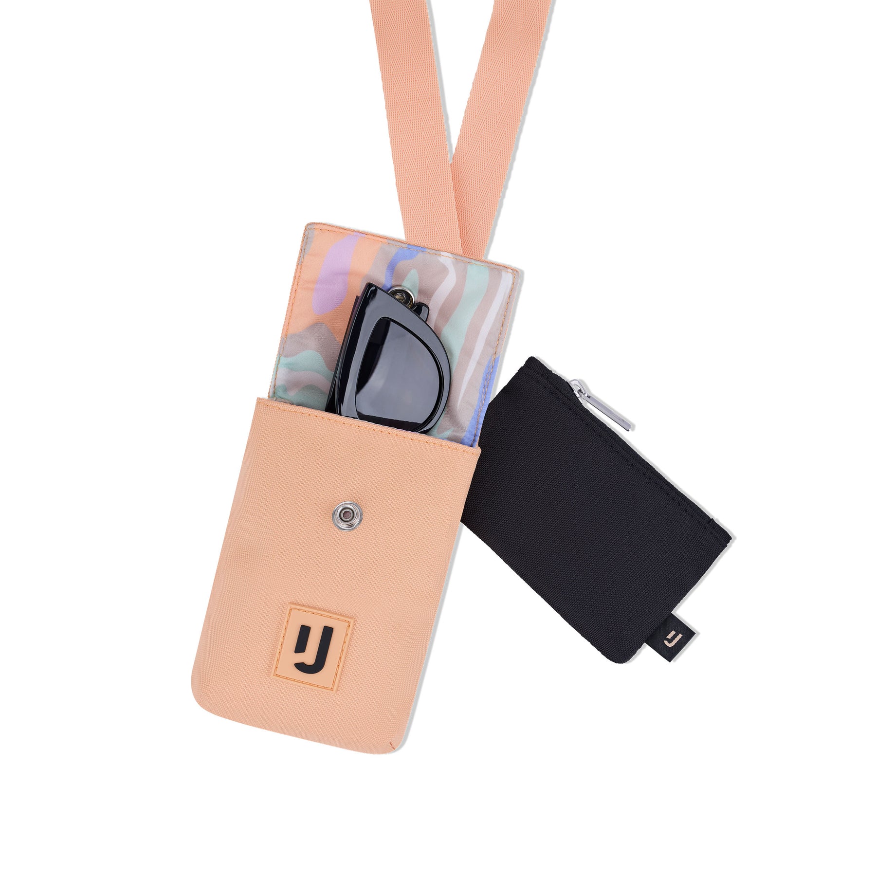 Halsbeutel 'Juno' von Johnny Urban in Pfirsich mit transparentem Innenfach, Sonnenbrille und kleinem schwarzem Reißverschluss-Etui