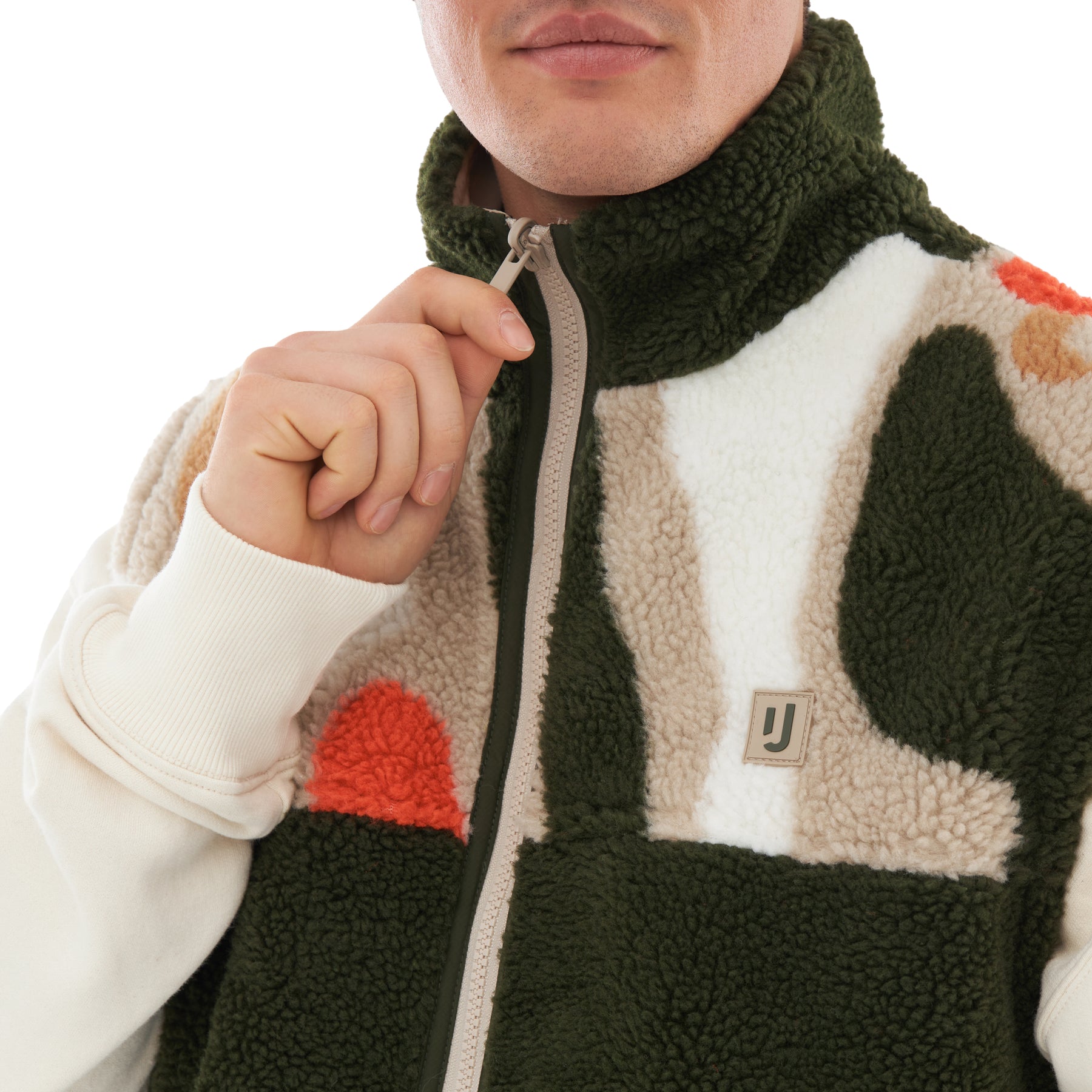 Teddy Fleeceweste 'Bryson' in Olivgrün mit braun-beigem Muster und Reißverschluss, Detailaufnahme am Hals