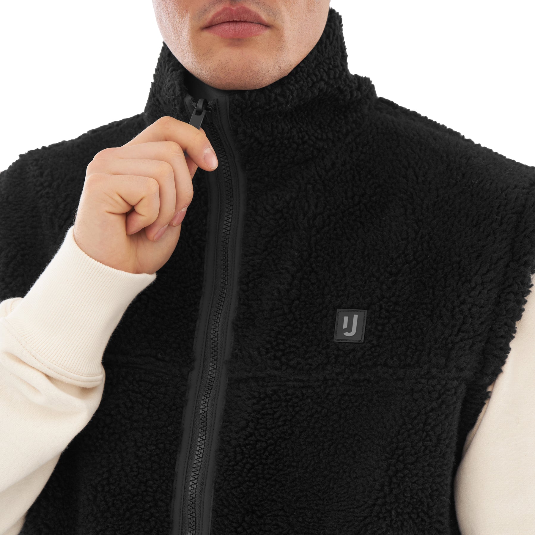 Schwarze Teddy Fleeceweste 'Bryson' von Johnny Urban mit hohem Kragen, Reißverschluss und Logo-Patch