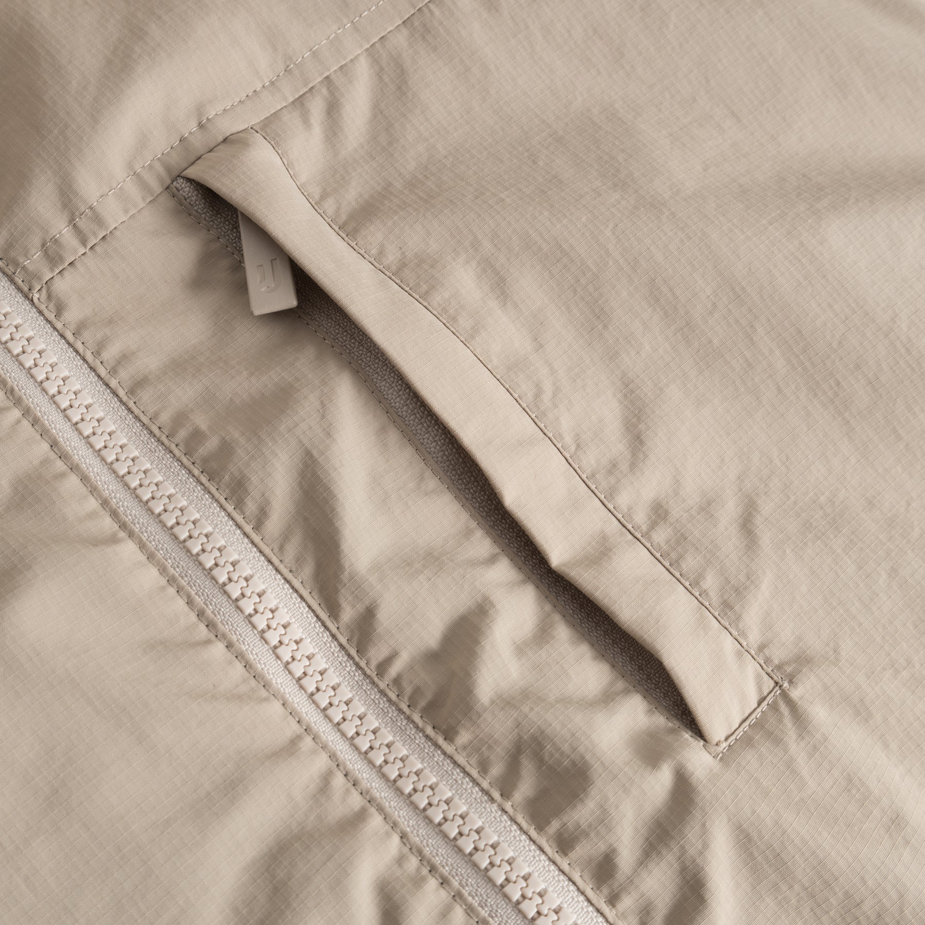 Sandfarbene, umkehrbare Teddy Fleeceweste 'Bryson' mit Reißverschluss und Tasche