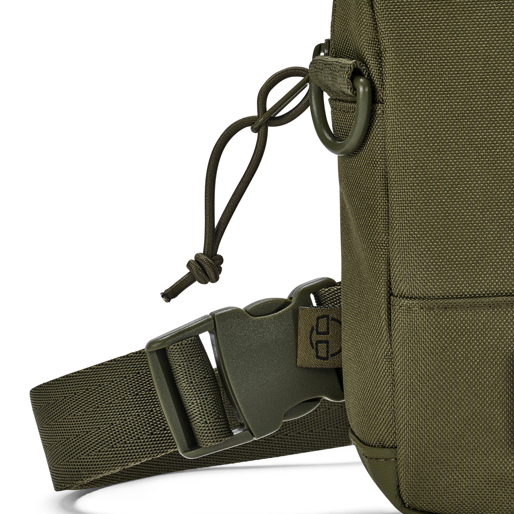 Grüner Front Pack 'Arthur' mit verstellbarem Gurt und Schnalle, detailreicher Stoffstruktur