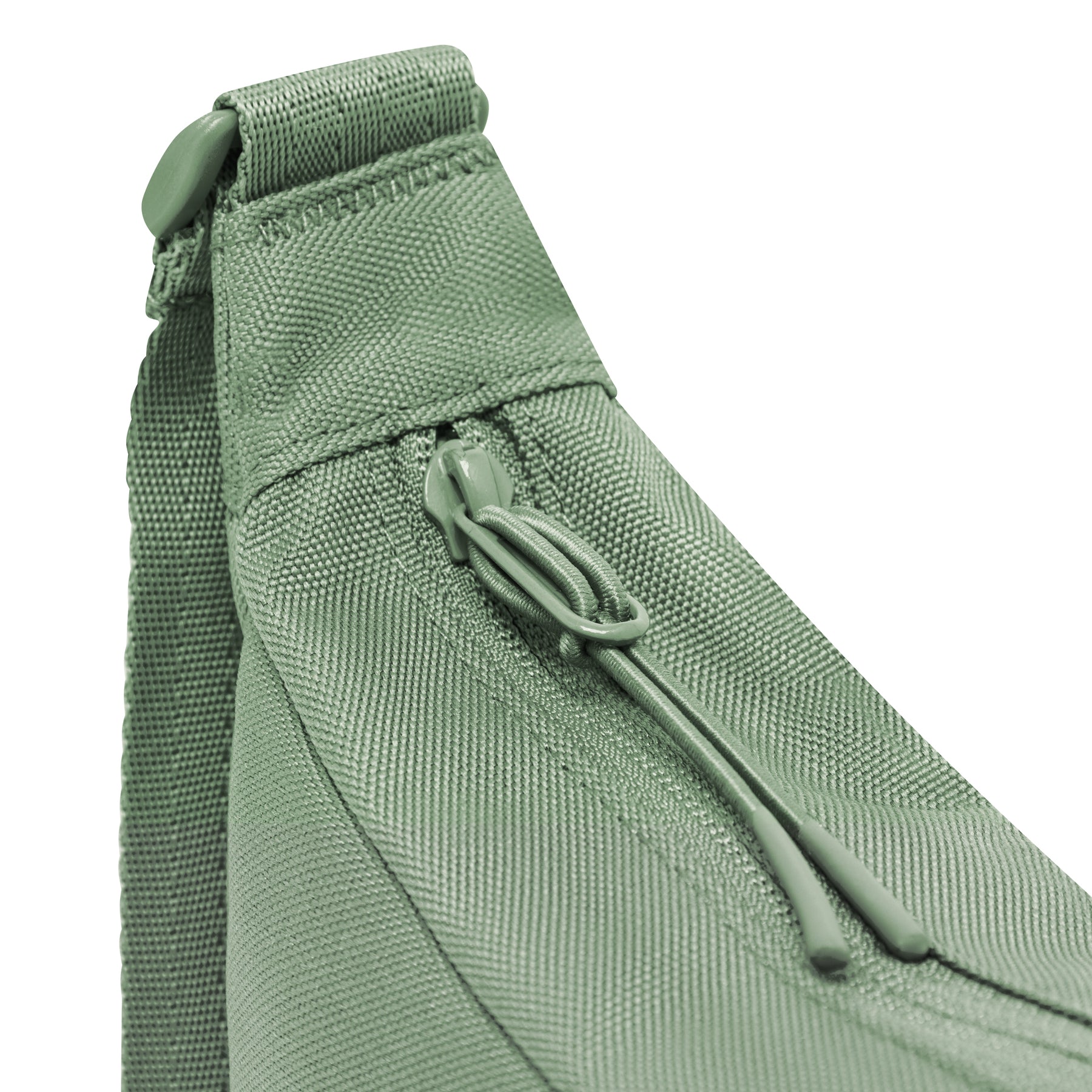 Halbmondtasche 'Ally Small' von Johnny Urban in grün, mit Reißverschluss und verstellbarem Gurt