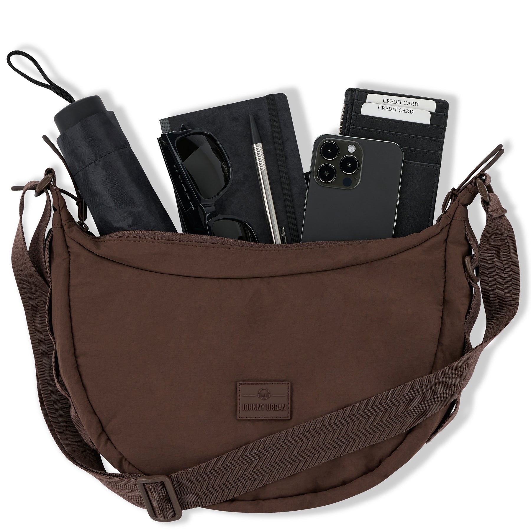 Halbmondtasche 'Kaia Medium' in dunkelbraun mit Regenschirm, Notizbuch, Sonnenbrille, Stift, Smartphone und Kreditkartenetui