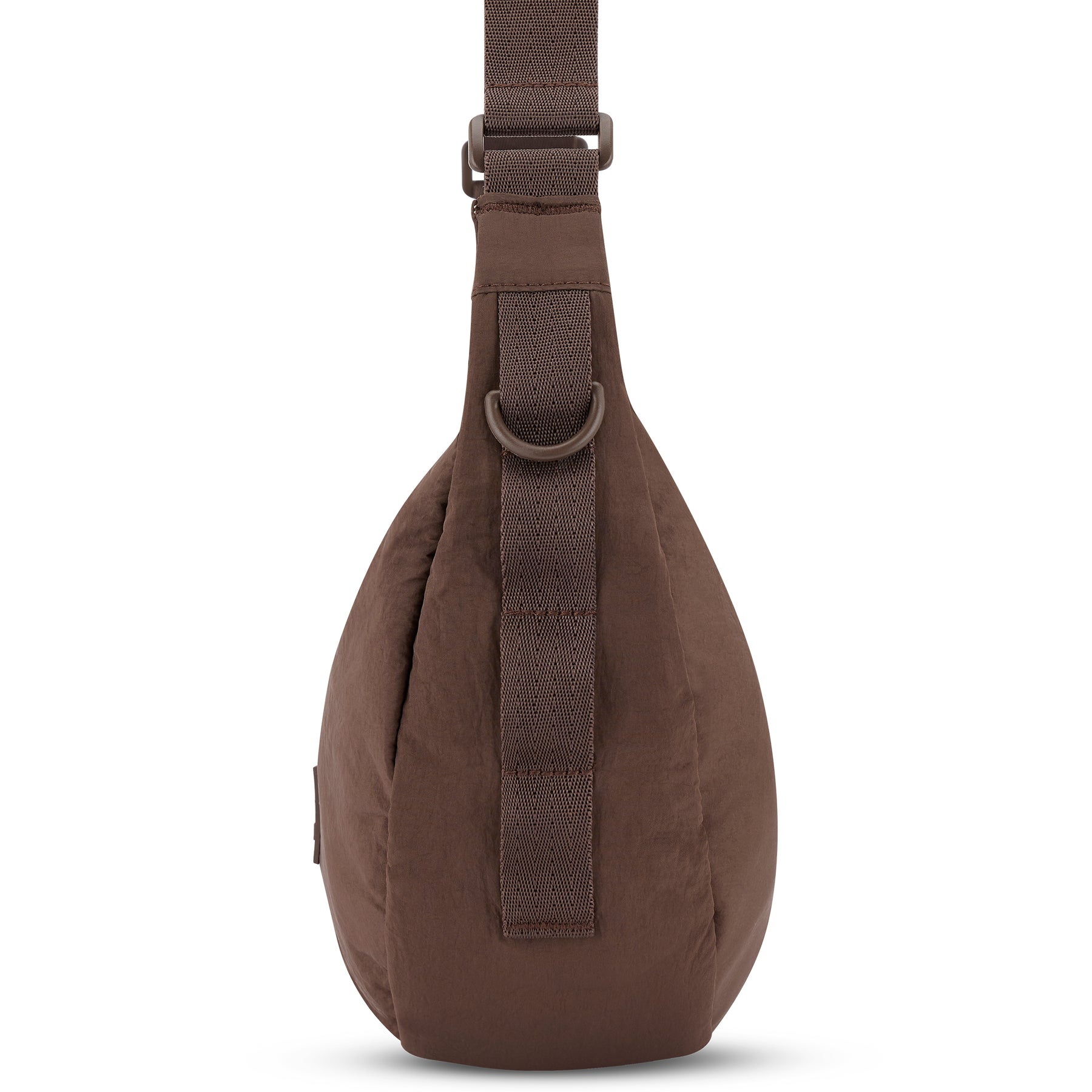 Half Moon Bag 'Kaia Medium' von Johnny Urban in dunkelbraun mit länglichem breitem Schultergurt und D-Ring