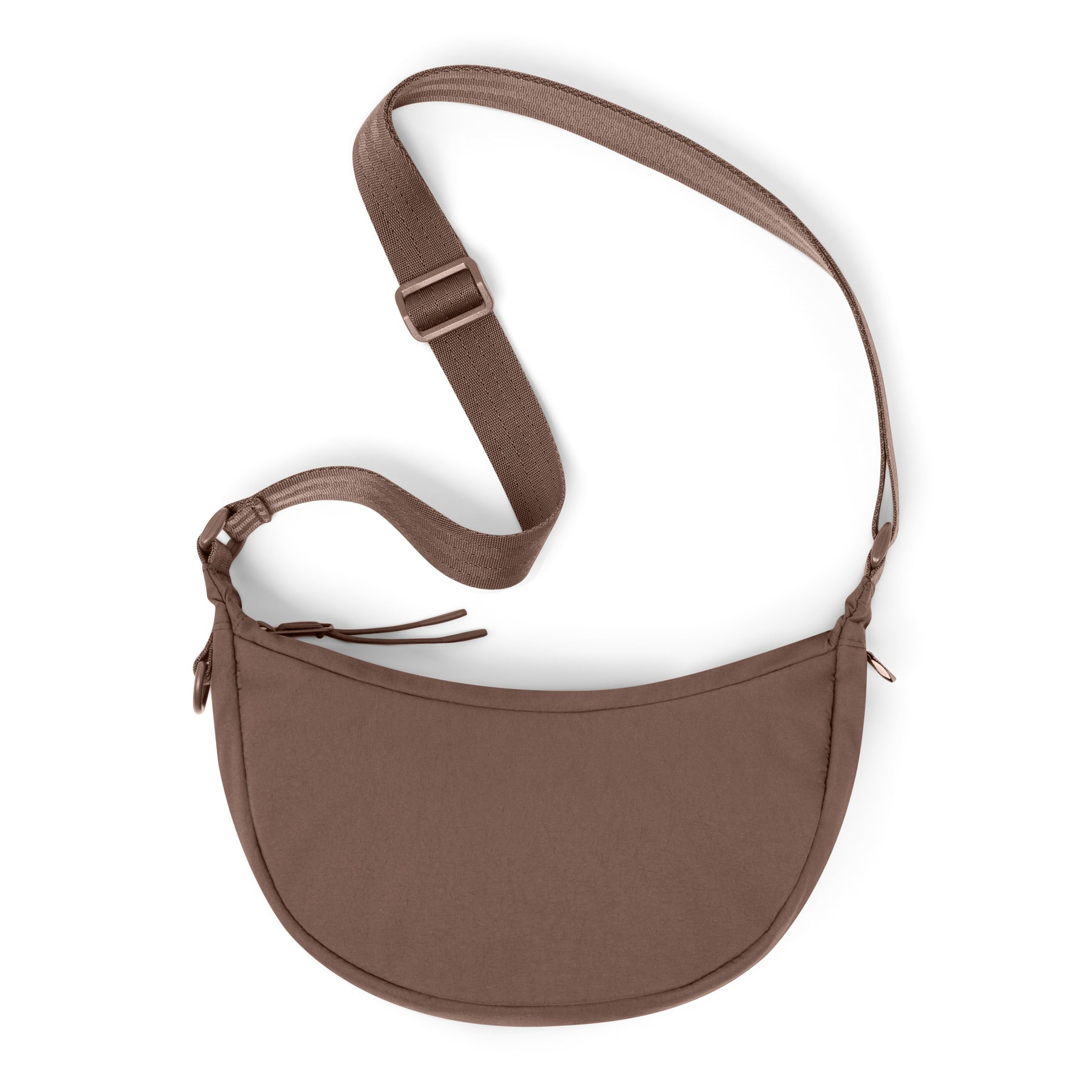 Halbrunde kleine Umhängetasche 'Kaia Small' in braun mit verstellbarem Gurt