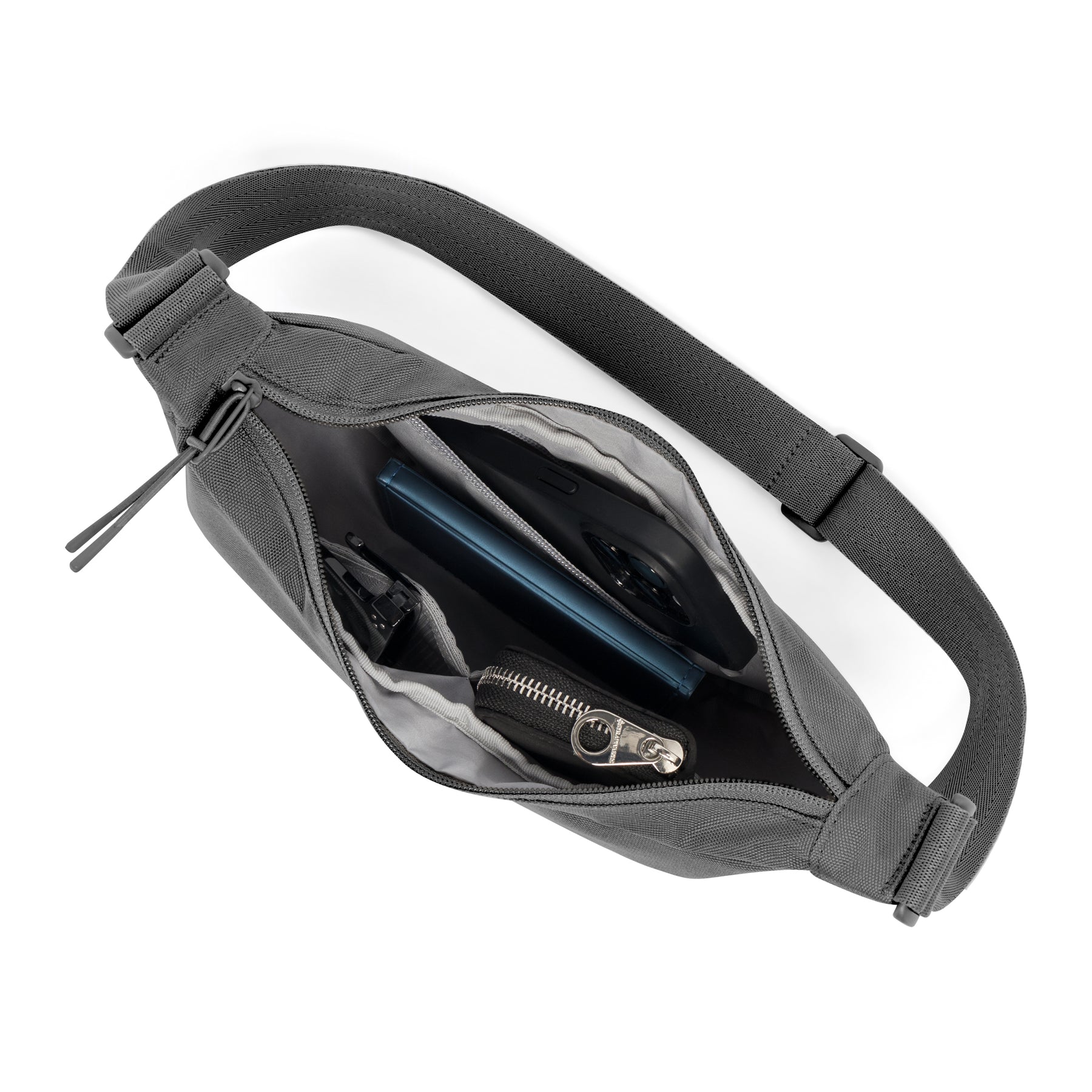 Halbmondtasche 'Ally Small' von Johnny Urban in dunkelgrau mit Reißverschluss und mehreren Fächern, innen mit Smartphone, Schlüsseltasche und anderen Gegenständen