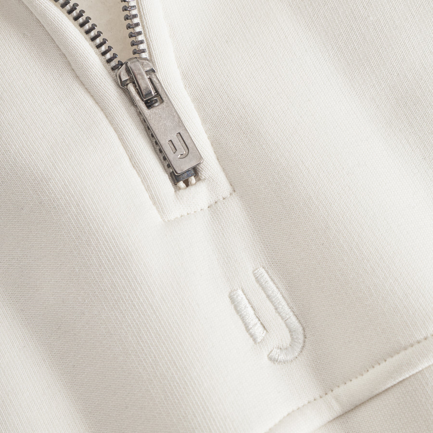 Half Zip Sweatshirt 'Cooper' von Johnny Urban in cremeweiß mit Metallreißverschluss und gesticktem Logo
