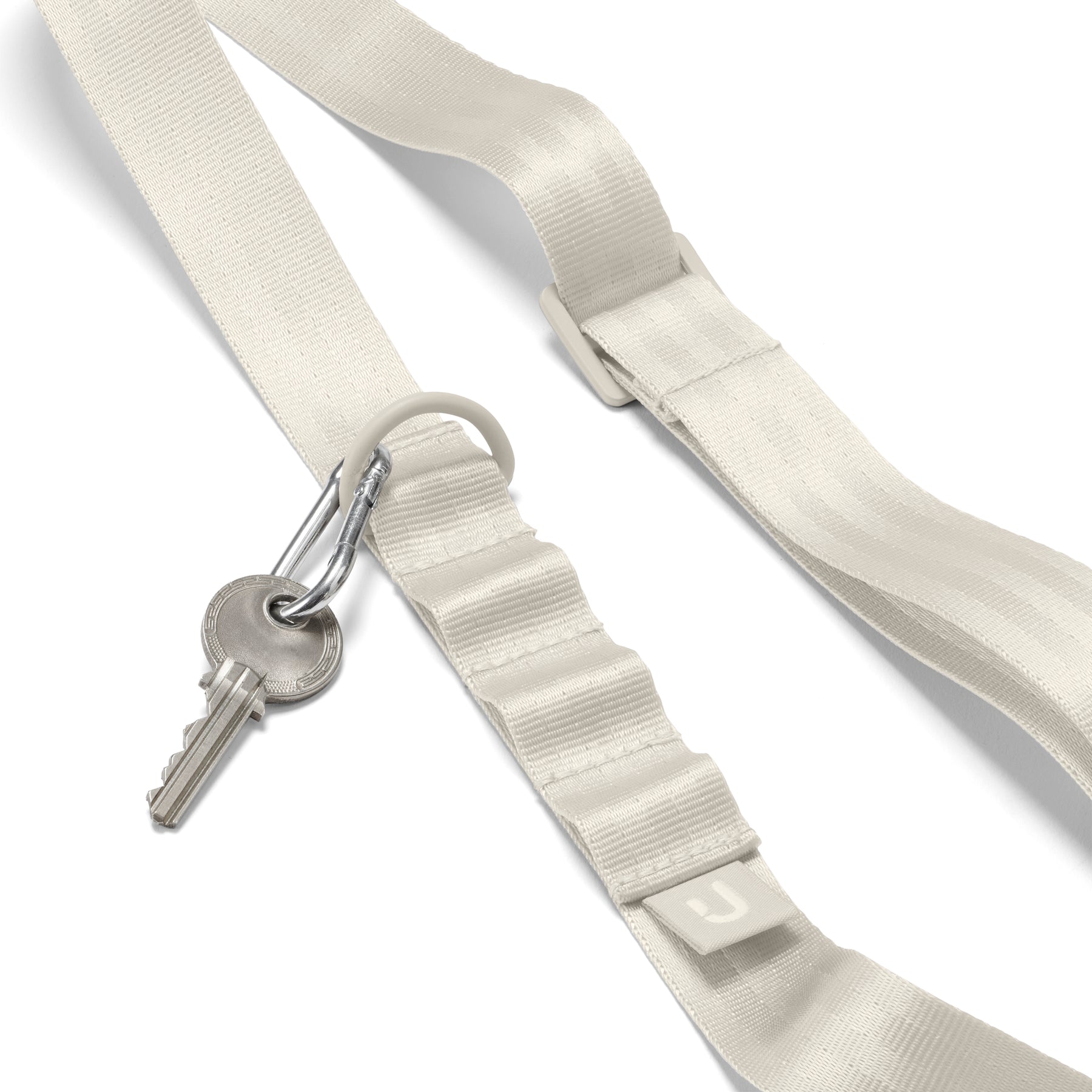 Beige Handykette mit Karabinerhaken und Schlüssel befestigt, verstellbarer Riemen mit Schlaufe