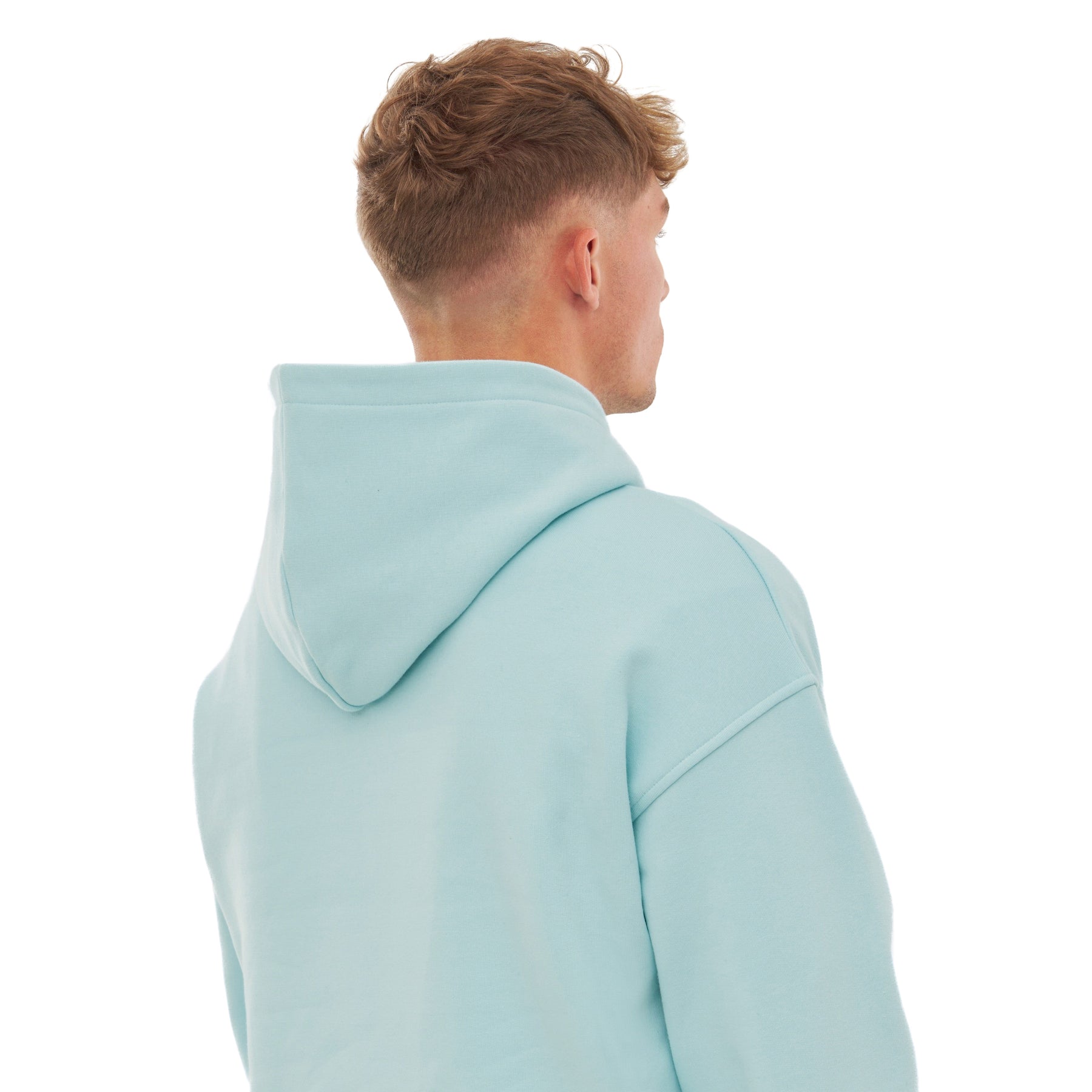 Mann von hinten mit hellem, hellblauem Oversized Hoodie 'Cody' mit Kapuze