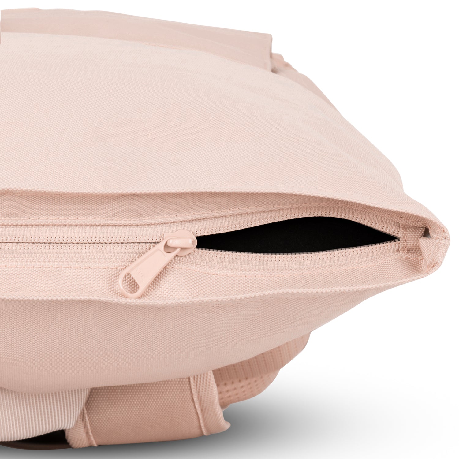 Reißverschlussfach des hellrosa Rolltop-Rucksacks 'Allen Large' von Johnny Urban