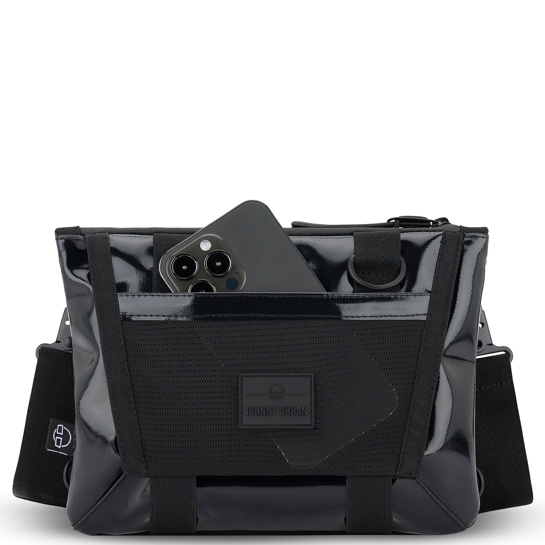Schwarze Umhängetasche 'Avery' von Johnny Urban mit glänzendem Material und Smartphone in der Fronttasche