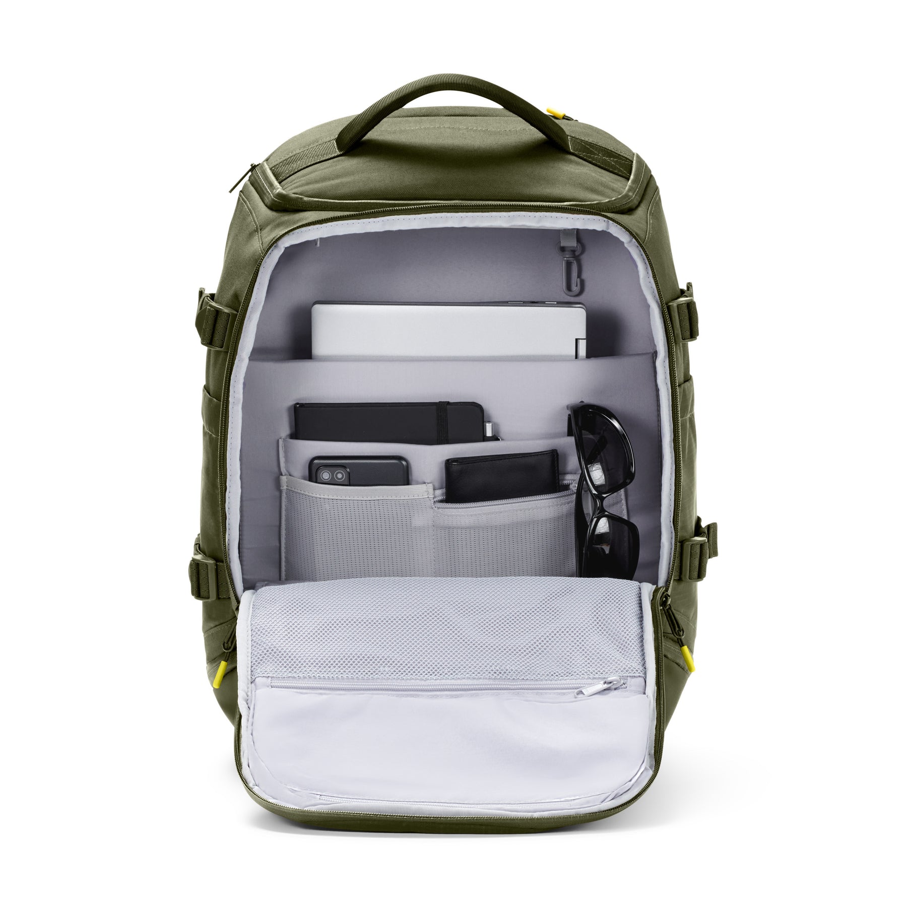 Olivgrüner Johnny Urban Rucksack 'Jack' geöffnet mit organisiertem Innenraum und Fächern für Laptop, Smartphone, Geldbörse und Sonnenbrille