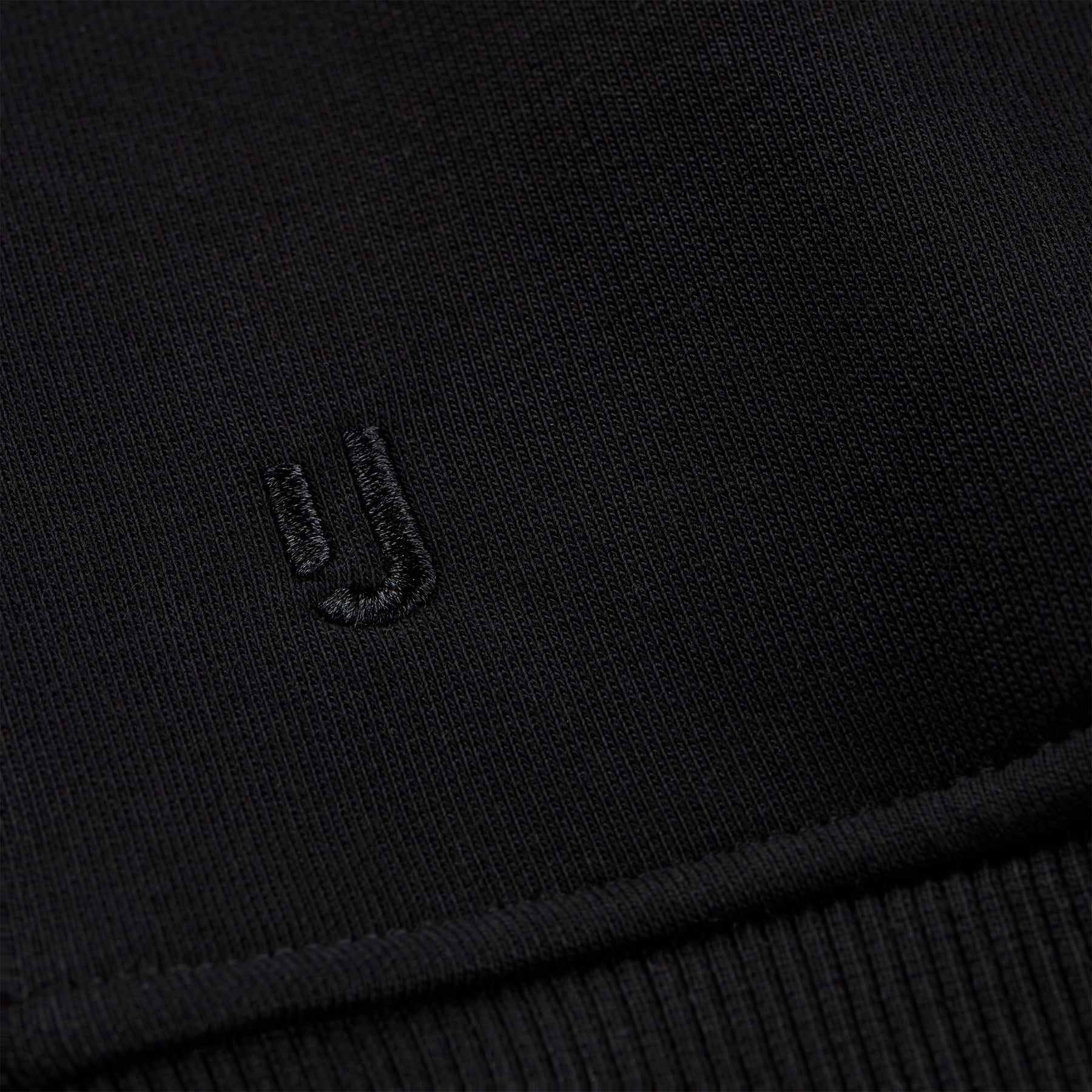 Schwarzer Oversized Hoodie 'Cody' mit dezent gesticktem Johnny Urban Logo