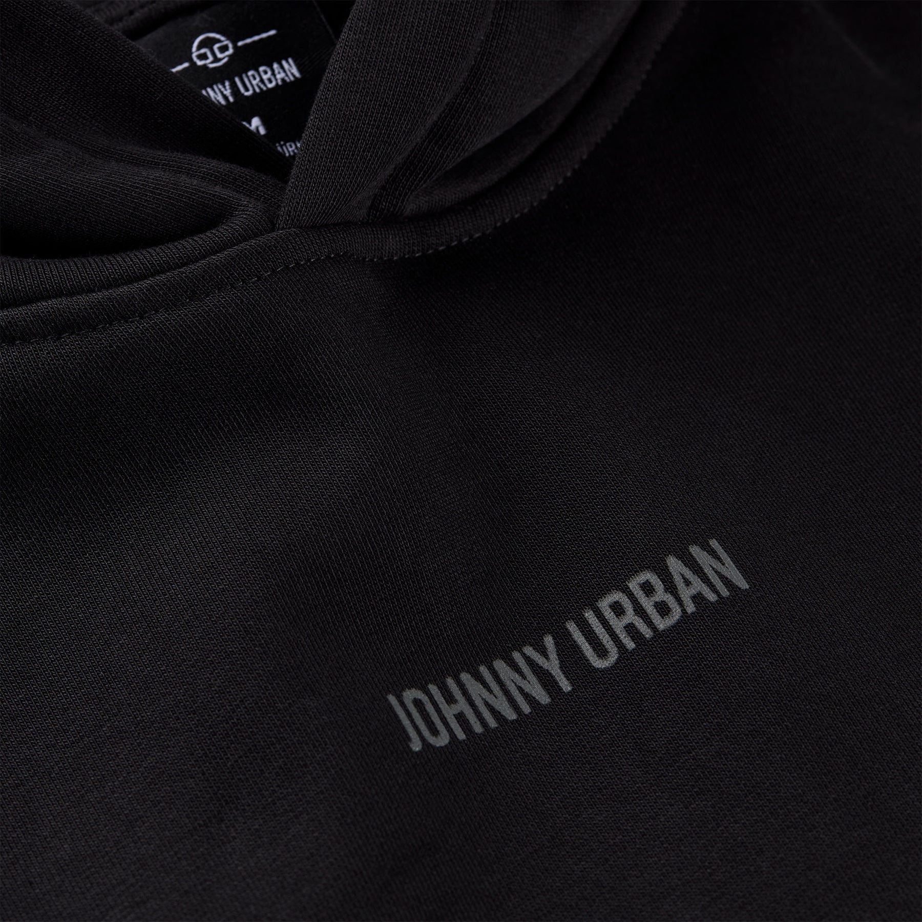 Schwarzes, oversized Johnny Urban Hoodie mit kleinem, weißem Logo 'JOHNNY URBAN' auf der Vorderseite