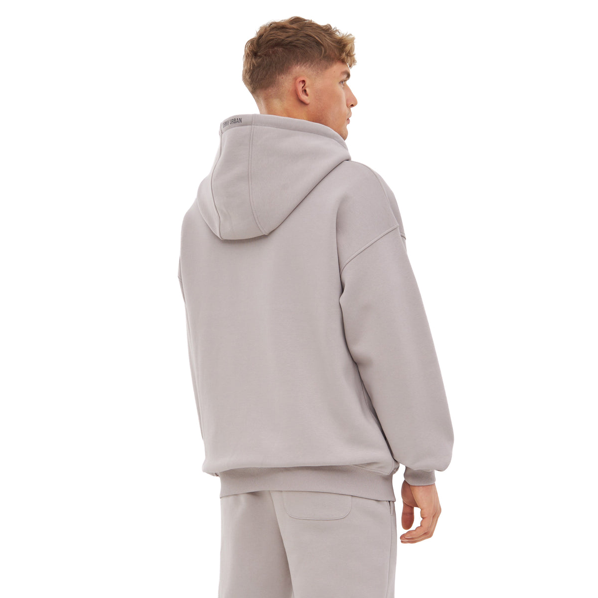 Mann von hinten in hellgrauem oversized Zip Hoodie 'Caleb' von Johnny Urban mit Kapuze, lässig geschnitten