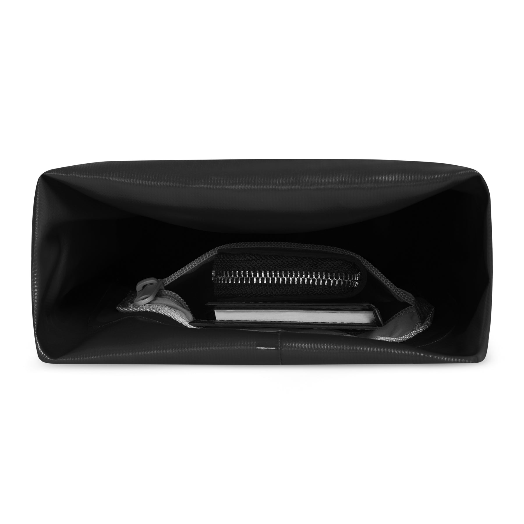 Blick in die wasserdichte Dry Bag 'Theo' mit Reißverschlussfach und zusätzlichem Fach