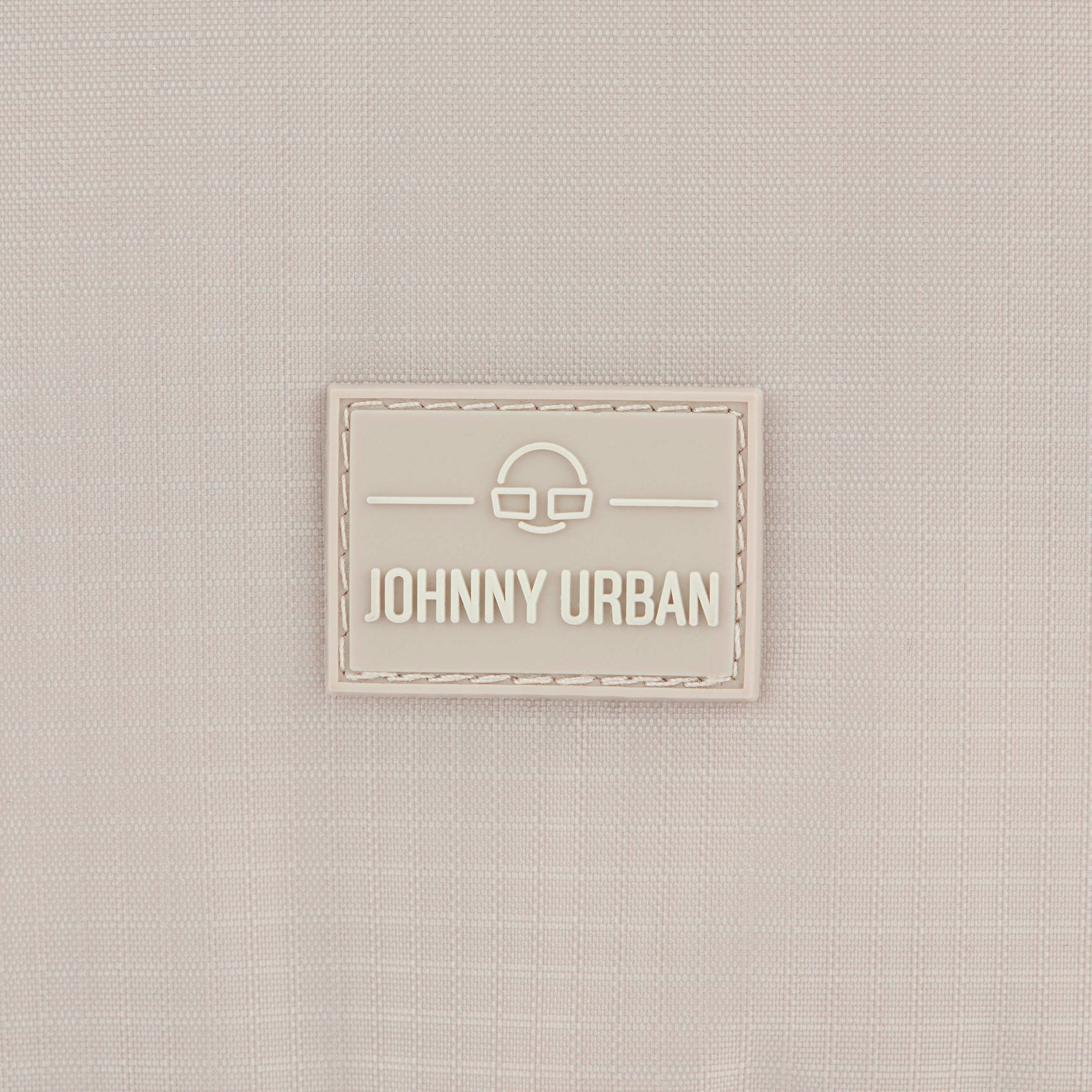 Beige Johnny Urban Logo auf kulturtasche "Logan" gefertigt aus nachhaltigem Material