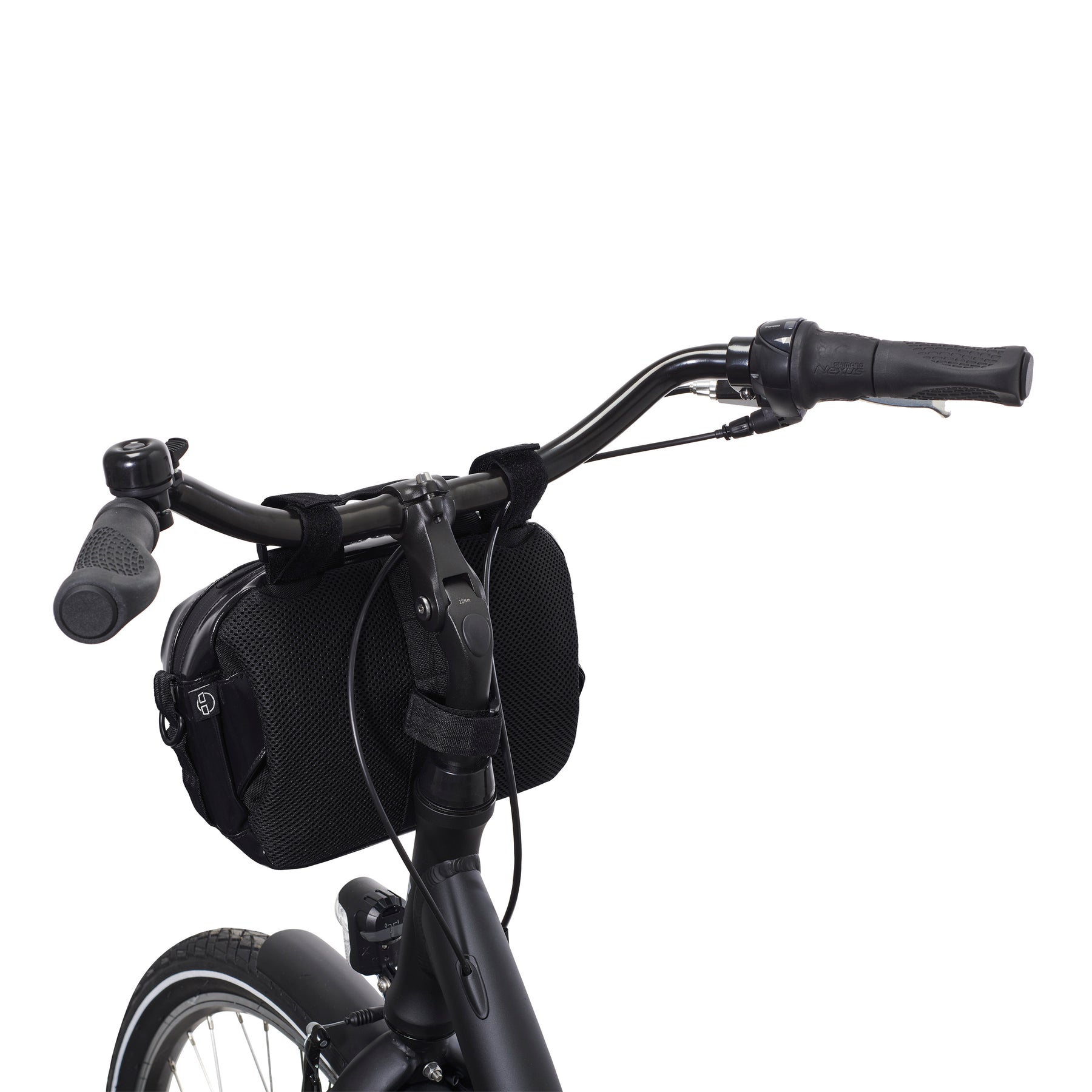 Schwarze Lenkertasche 'Nelson' von Johnny Urban am Fahrradlenker befestigt