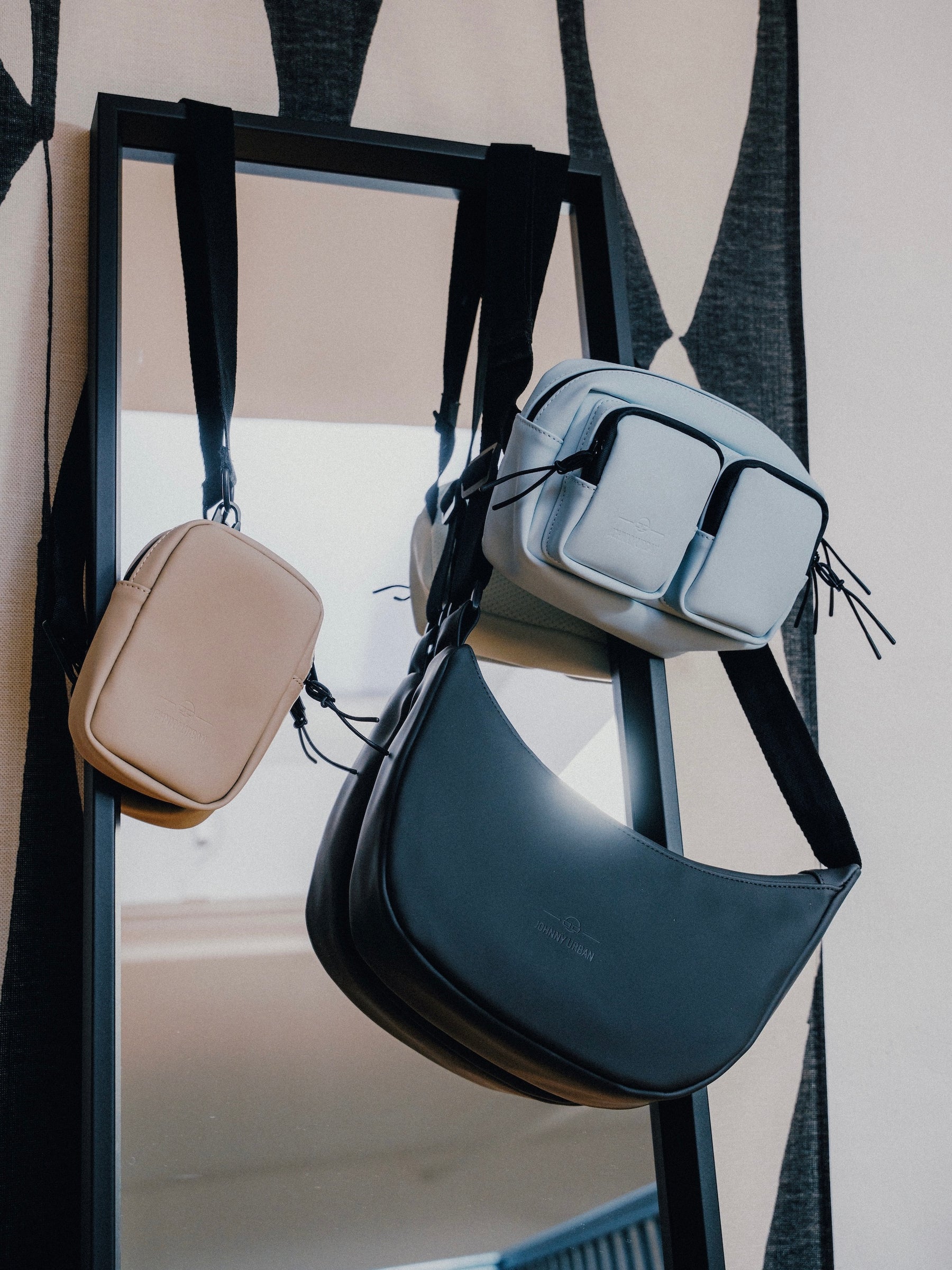 Entdecke jetzt unsere matte Sleek Series aus PU-Material.