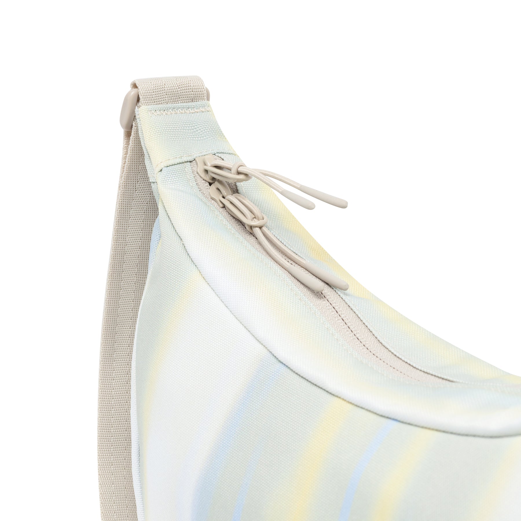 Halbmondtasche 'Ally Medium' in hellem Stoff mit Reißverschluss und verstellbarem Gurt