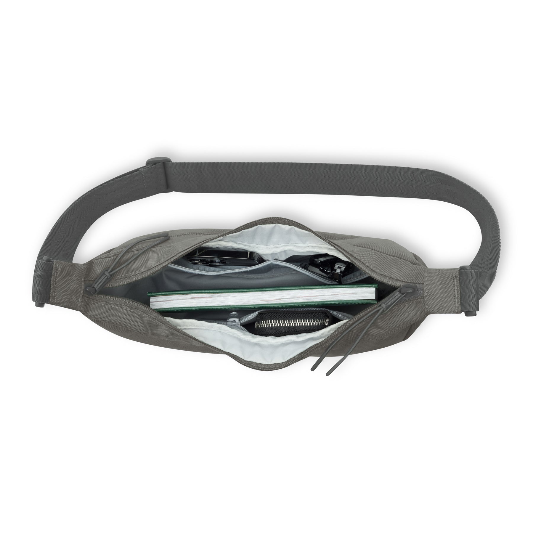 Halbmondtasche "Ally Medium" in Grau mit mehreren Fächern, teilweise gefüllt mit Brille, Schlüssel, Buch und Geldbörse