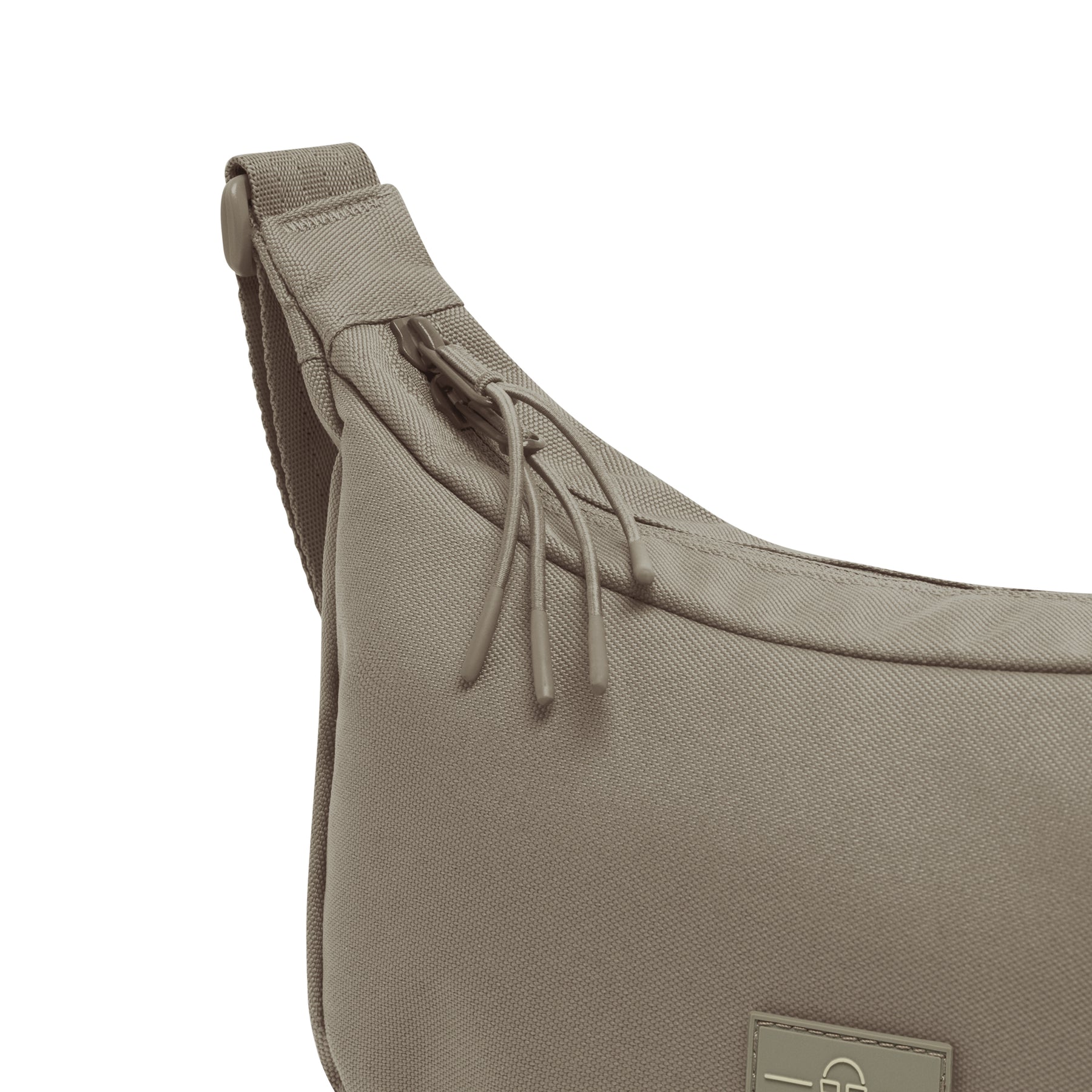 Halbmondtasche 'Ally Medium' in beigem robustem Stoff mit Reißverschluss und verstellbarem Gurt
