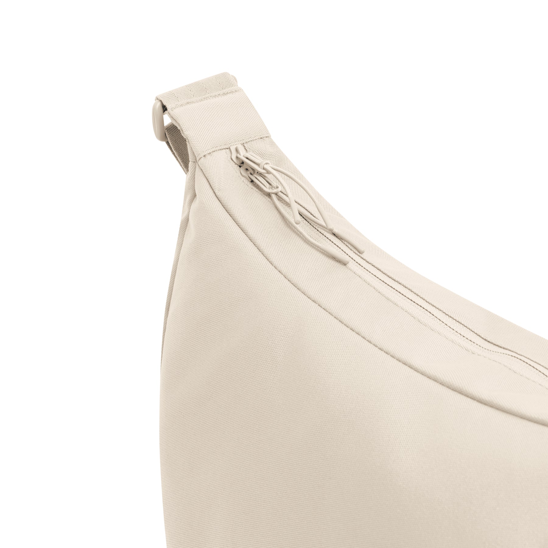 Halbmondtasche 'Ally XL' von Johnny Urban aus beigem Material mit Reißverschluss und verstellbarem Riemen