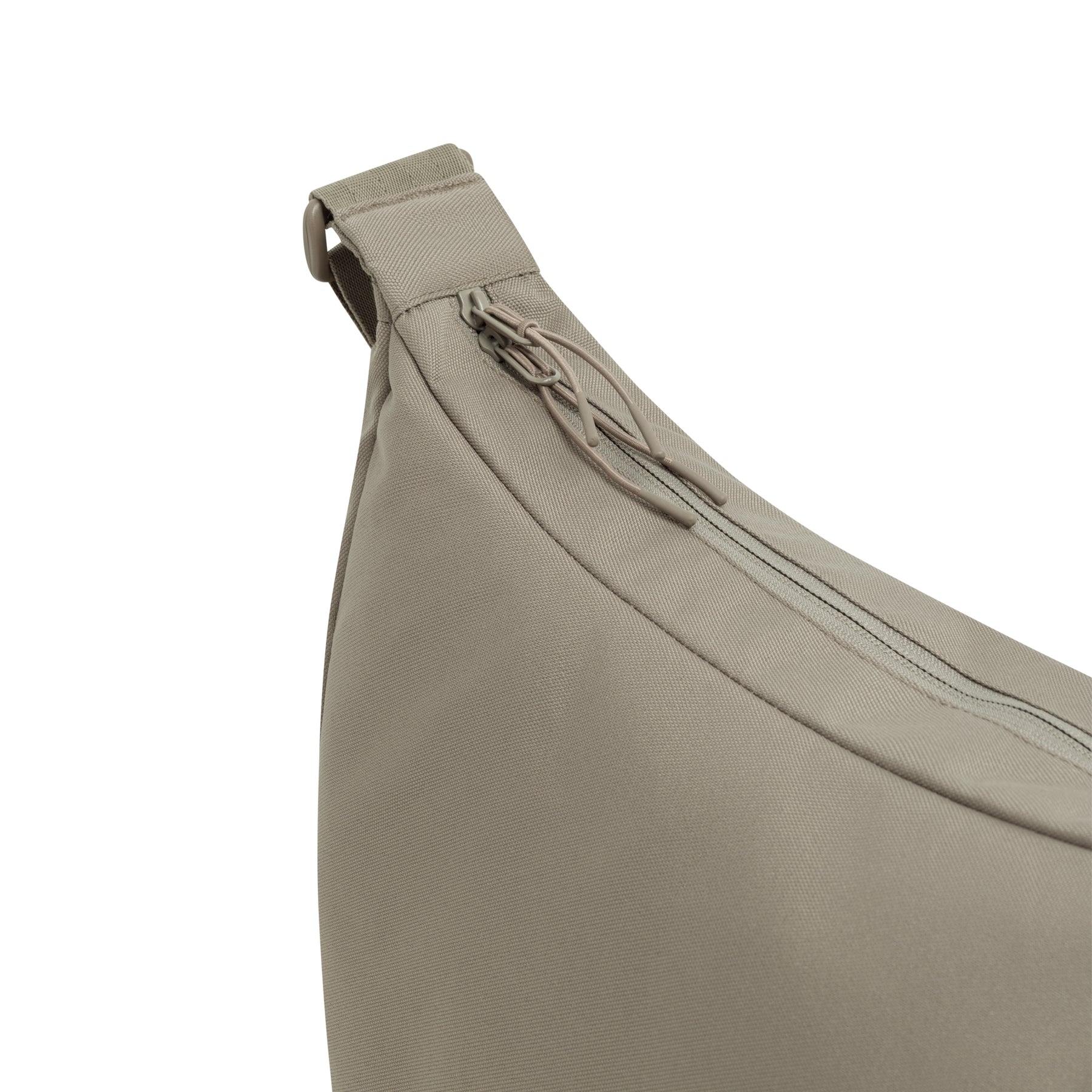 Halbmond-Tasche 'Ally XL' in Beige mit Reißverschluss und verstellbarem Träger