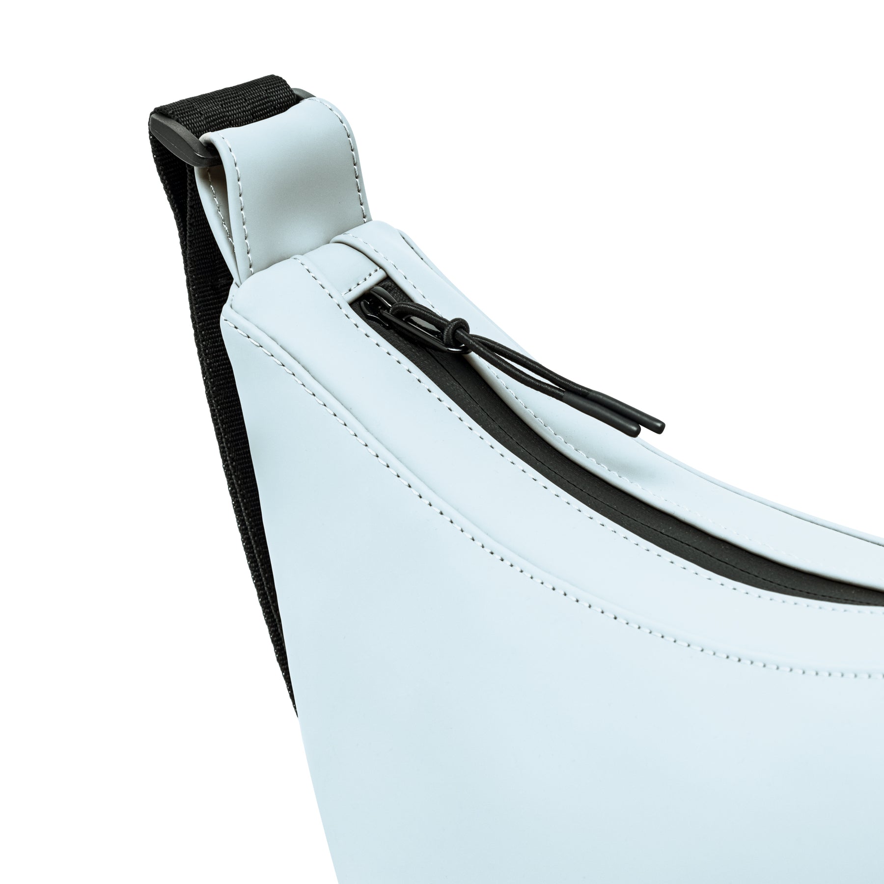 Half Moon Bag 'Rory' mit wasserdichtem Reißverschluss und schwarzem Gurt