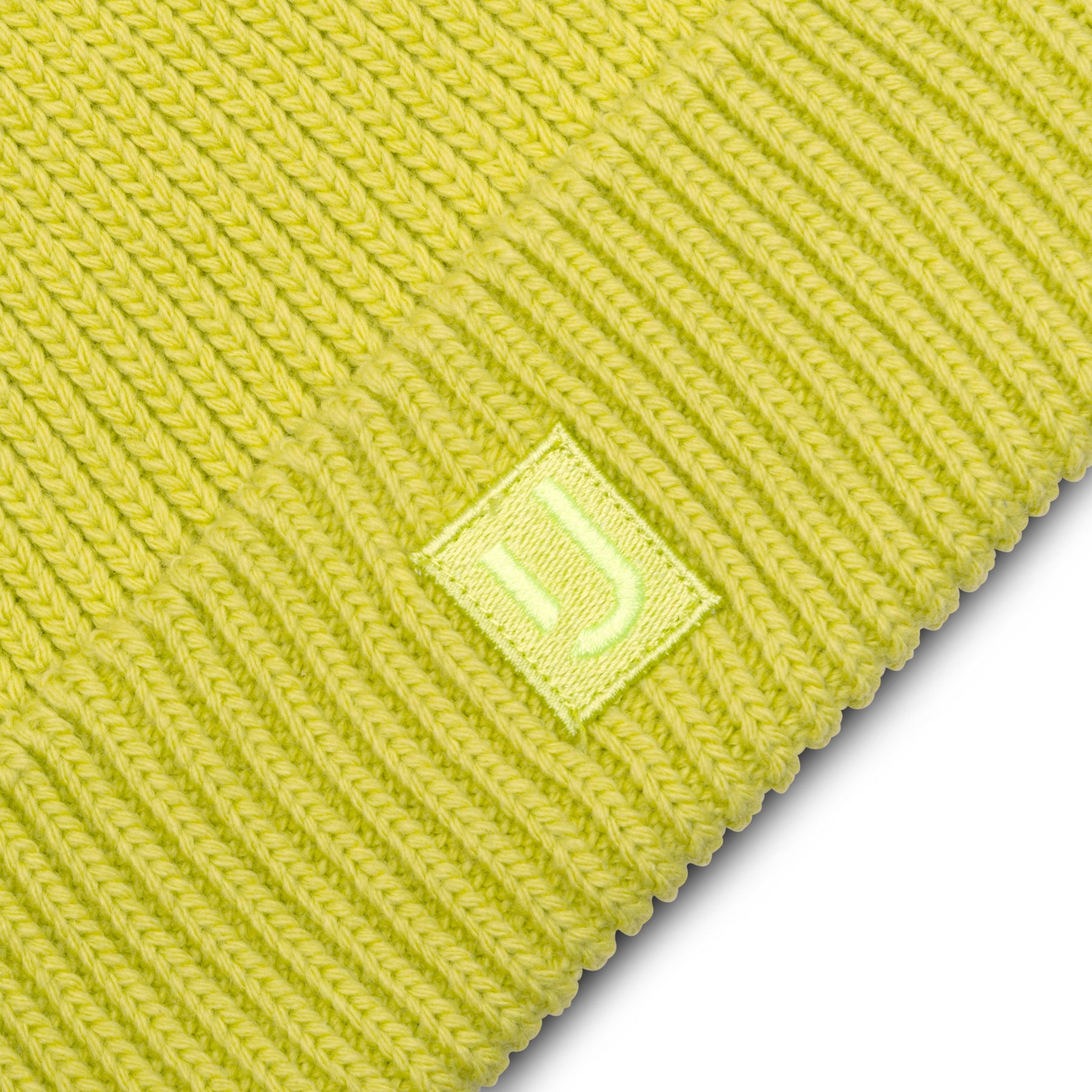 Strickmütze "Billie" von Johnny Urban in leuchtendem Limettengelb mit eingesticktem Markenlogo