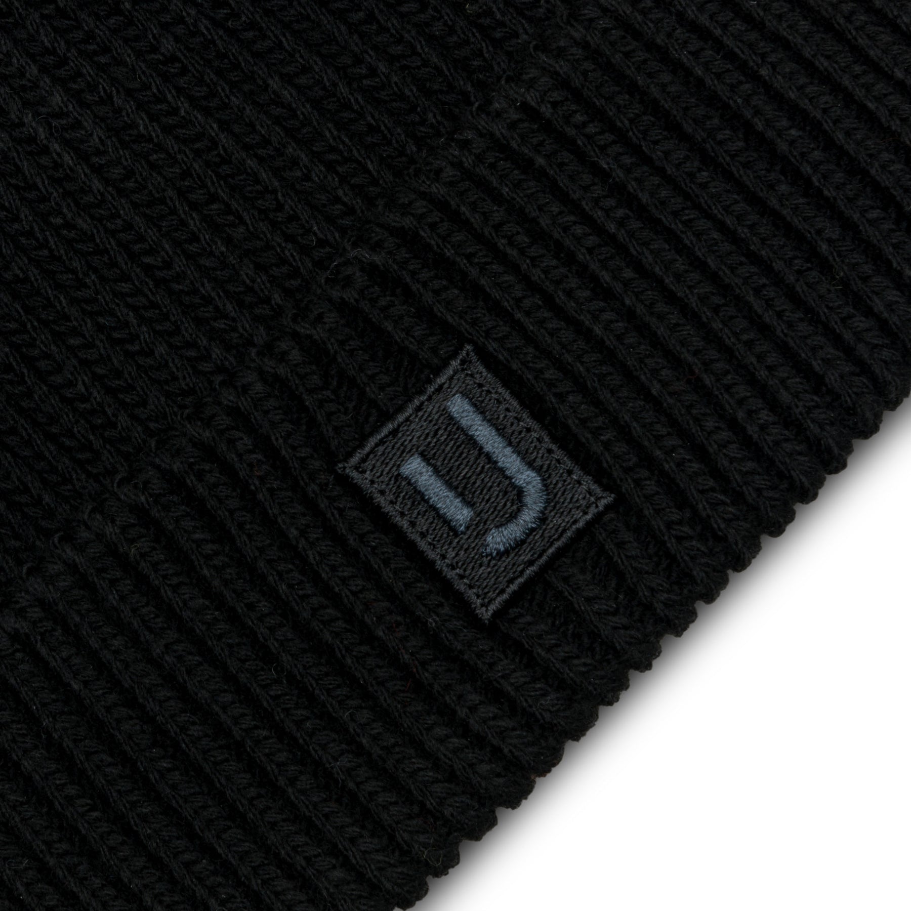 Schwarze, gerippte Strickmütze „Billie“ mit einem kleinen Johnny Urban Logo-Patch