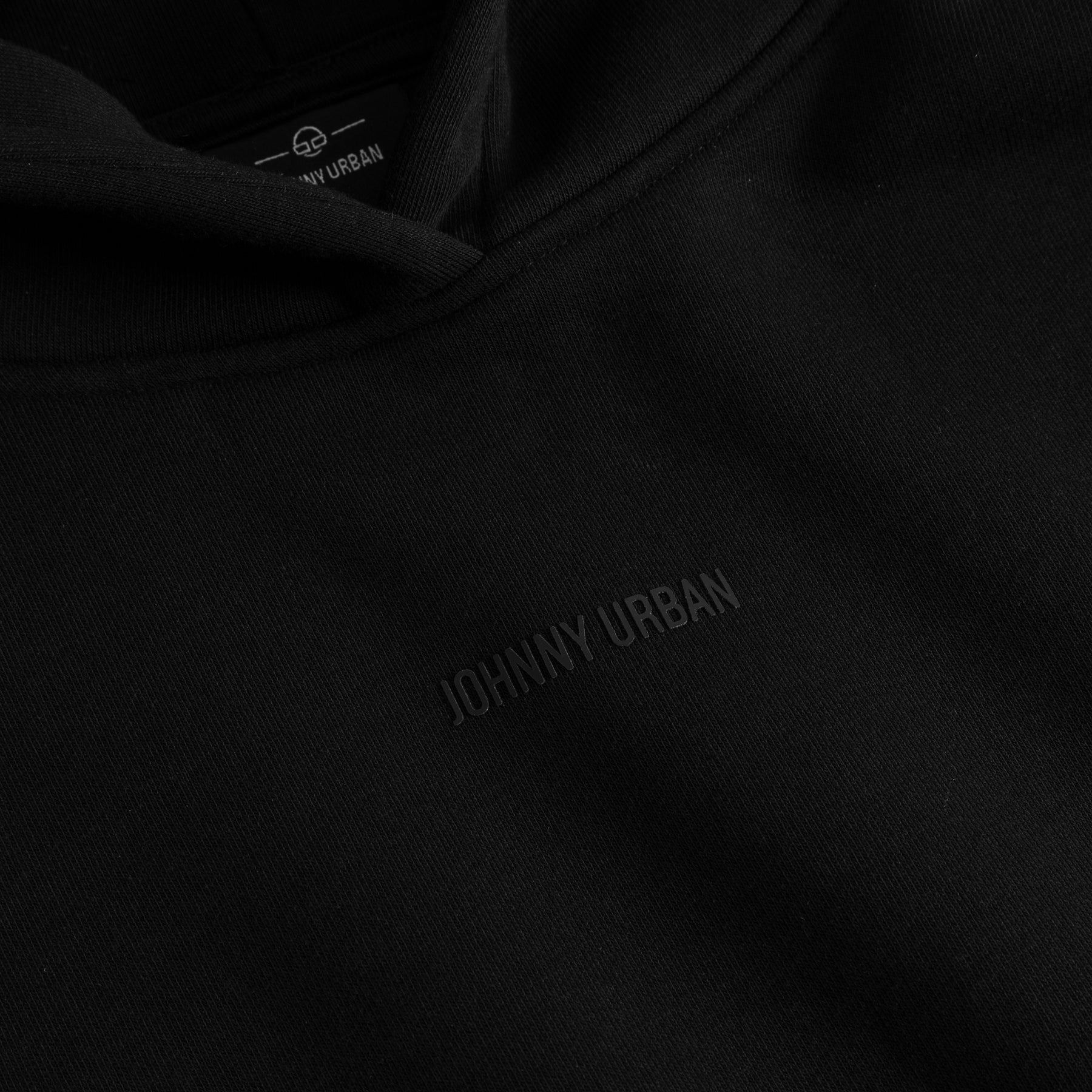 Schwarzer Johnny Urban Cropped Hoodie 'Carly' mit dezentem Logo auf der Brust