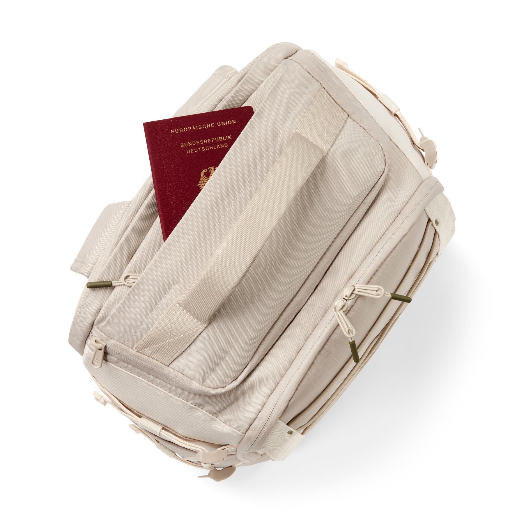 Beiger großer Reiserucksack 'Jack' mit offenem Fach und deutschem Reisepass