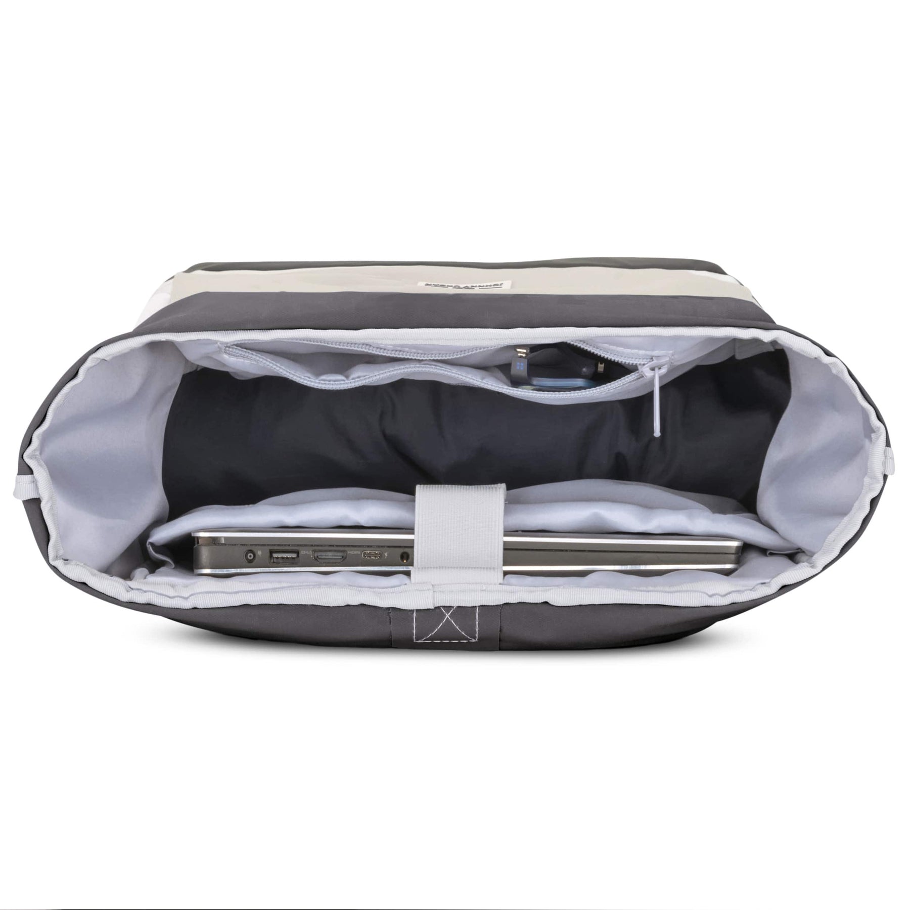 Innenansicht des Rolltop Rucksacks Allen Large mit gepolstertem Fach für Laptop und Reißverschlusstasche