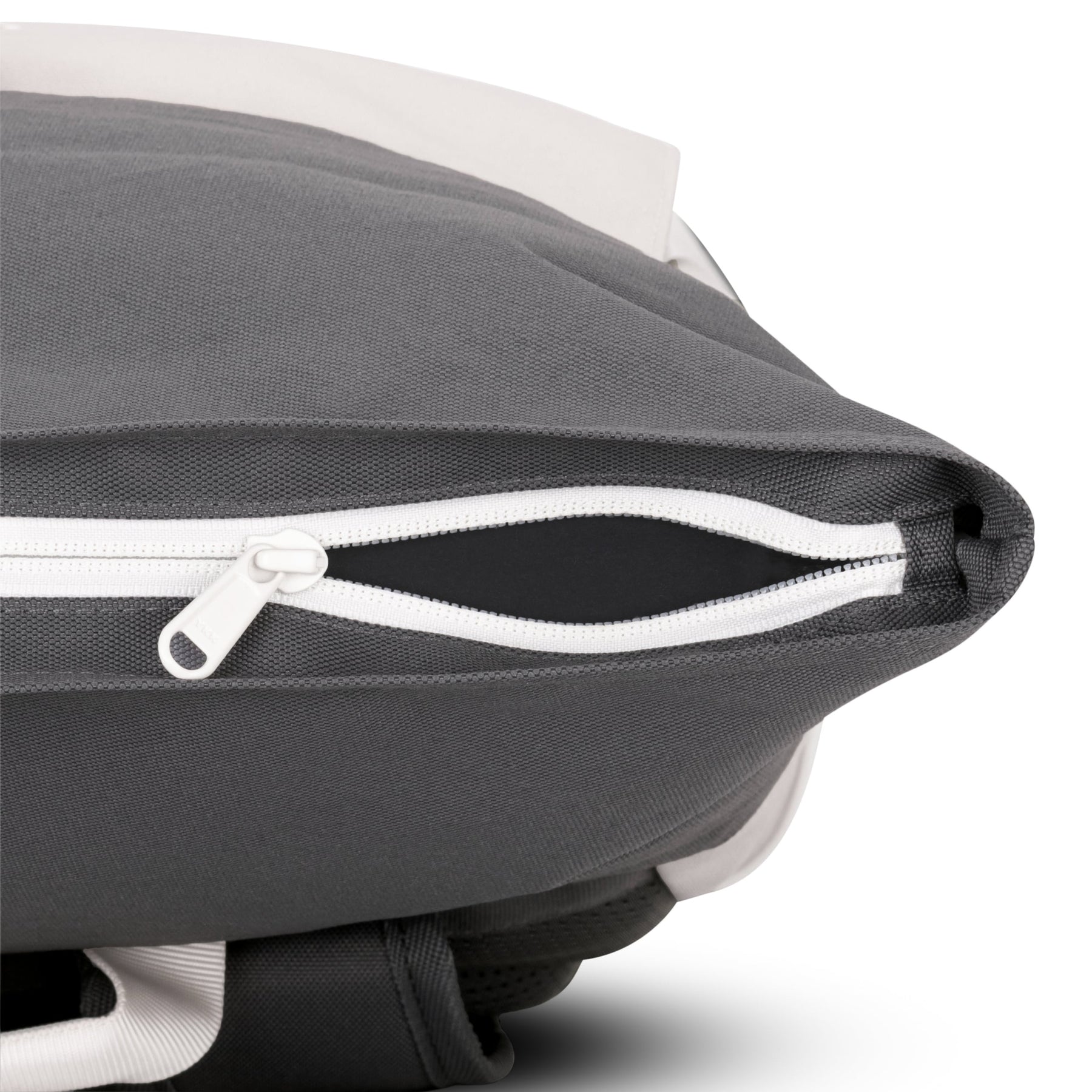 Rolltop Rucksack Allen Large in grauem Canvas mit weißem Reißverschluss offen