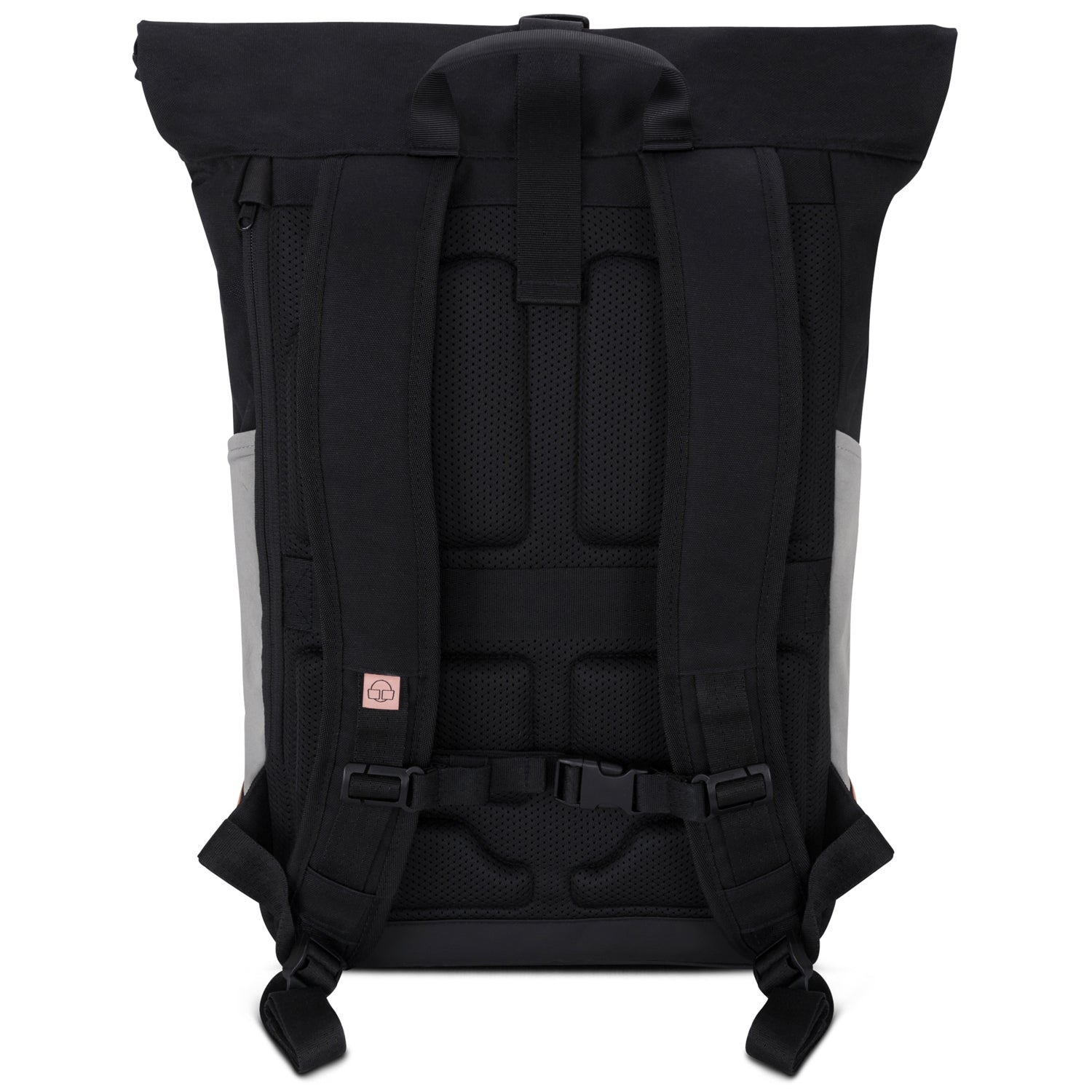 Rückseite des schwarzen Rolltop Rucksacks 'Allen Large' mit gepolsterten, ergonomischen Schultergurten und Brustgurt