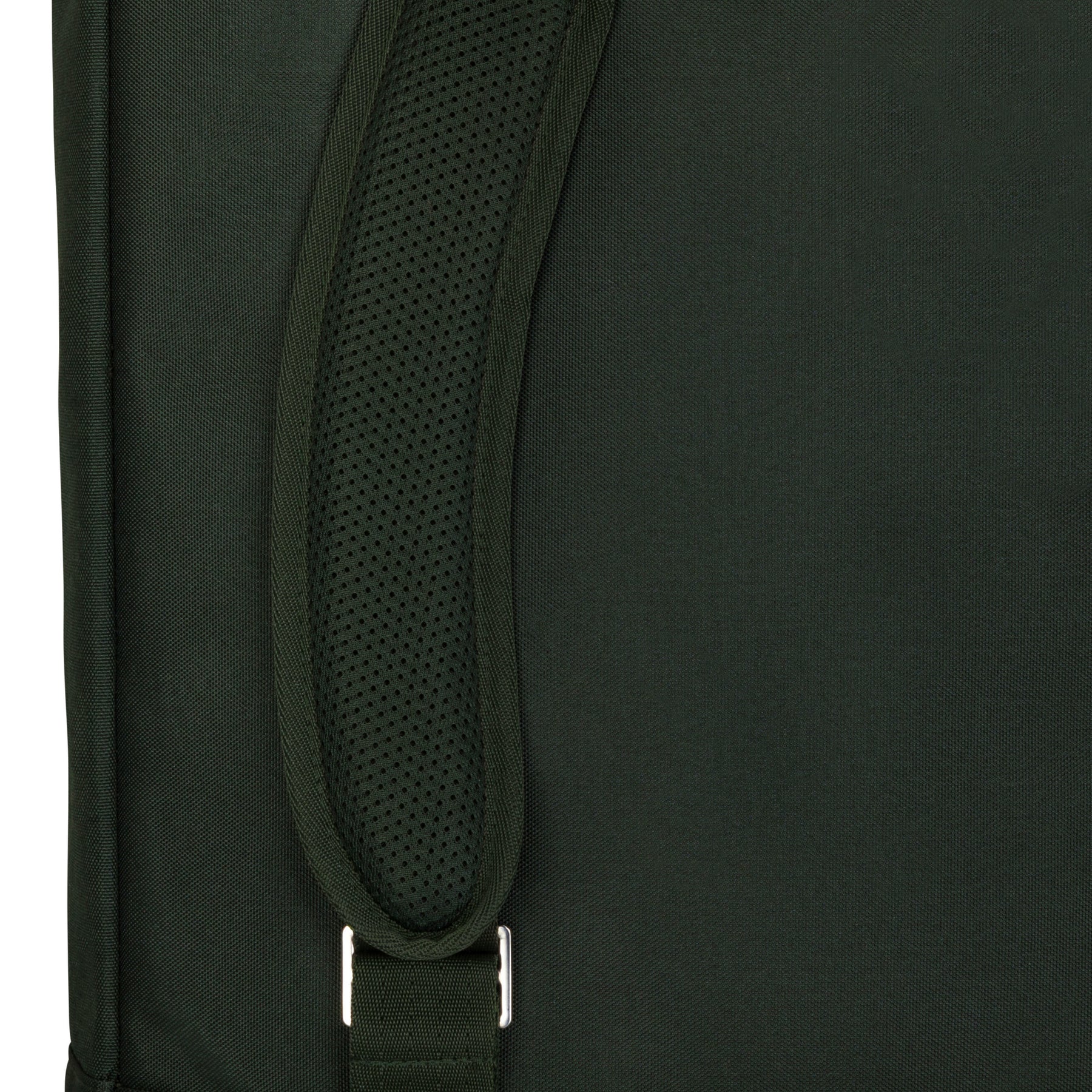 Detailaufnahme des gepolsterten Schultergurts am grünen Johnny Urban Rolltop Rucksack 'Robin Large'