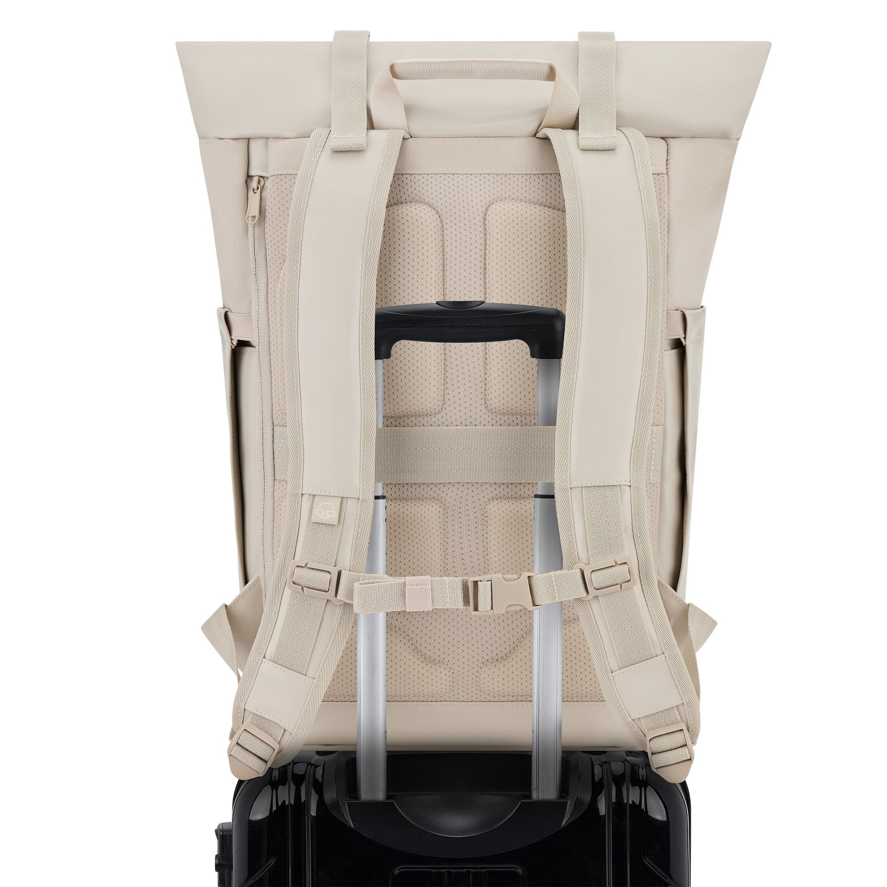 Beiger Johnny Urban Rolltop Rucksack 'Ashton' mit gepolstertem Rücken und Gurt auf schwarzem Rollkoffergriff