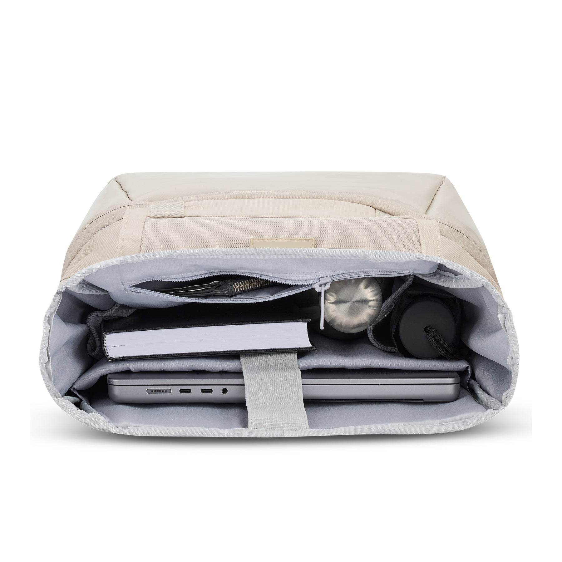 Beiger Johnny Urban Rolltop Rucksack 'Ashton' mit gepolstertem Laptopfach, Notebook und zwei kleinen Taschen im Innenraum